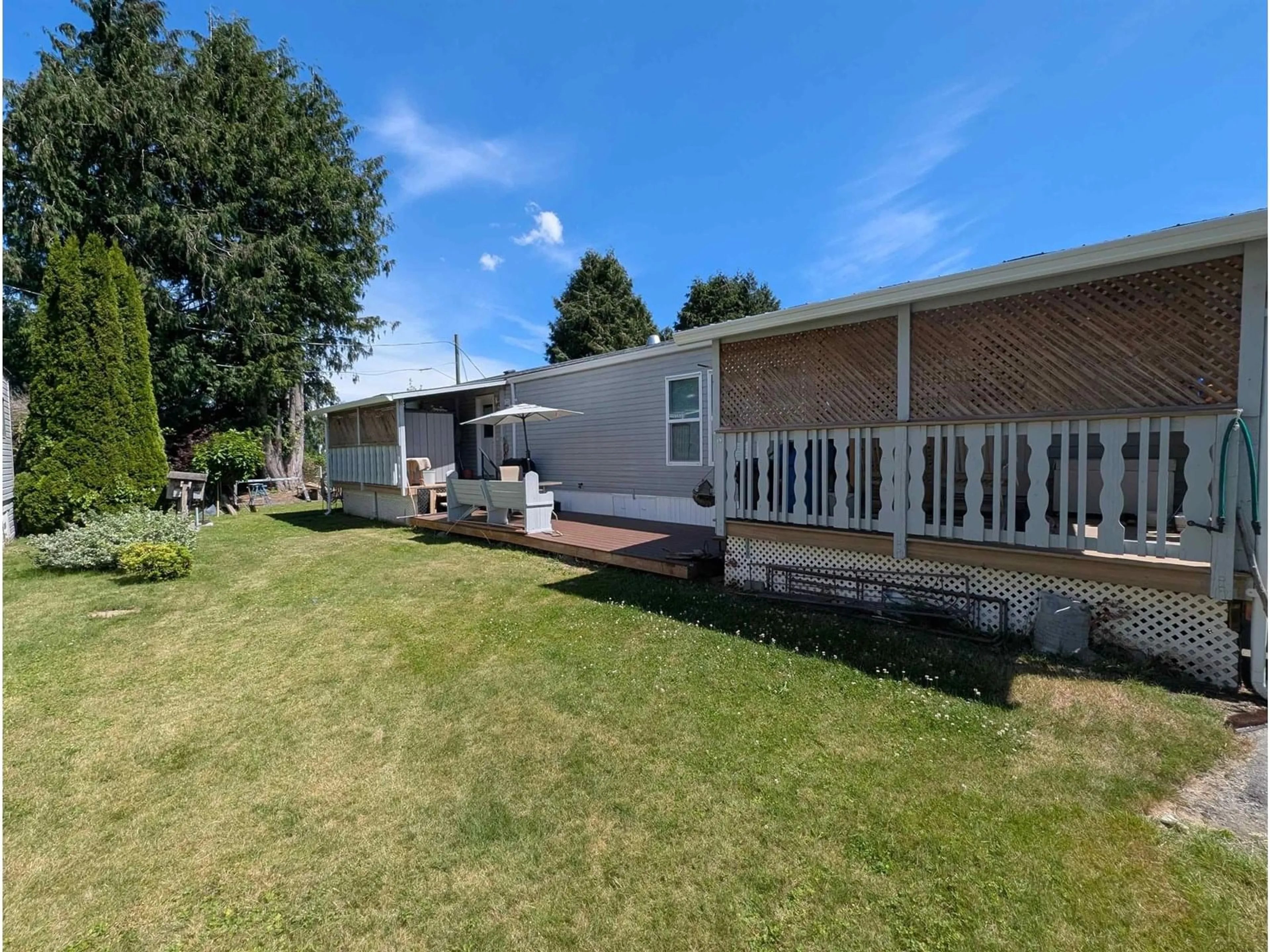 A pic from outside/outdoor area/front of a property/back of a property/a pic from drone, unknown for 22 - 44565 MONTE VISTA DRIVE, Chilliwack British Columbia V2R5Y4