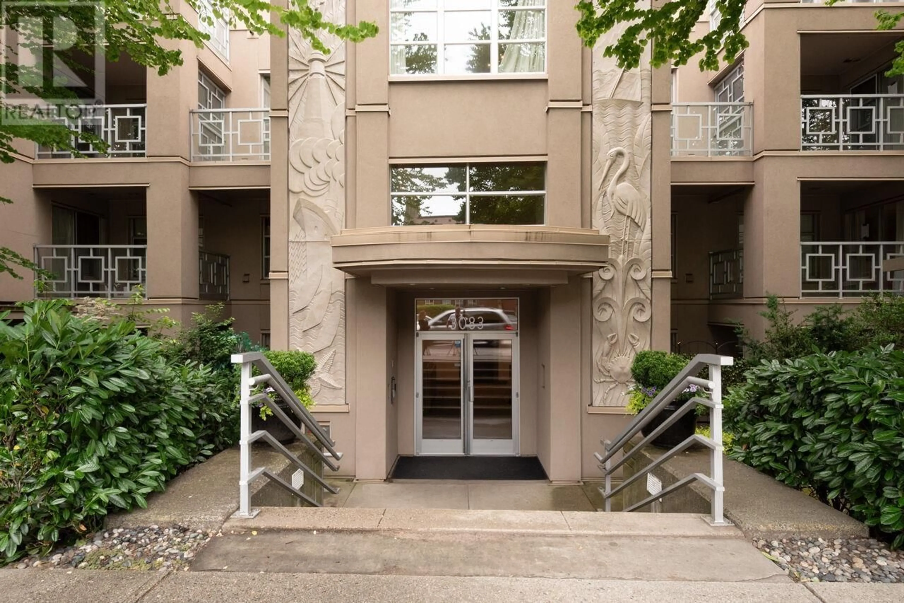 Indoor foyer for 206 - 3083 4TH AVENUE, Vancouver British Columbia V6K1R5