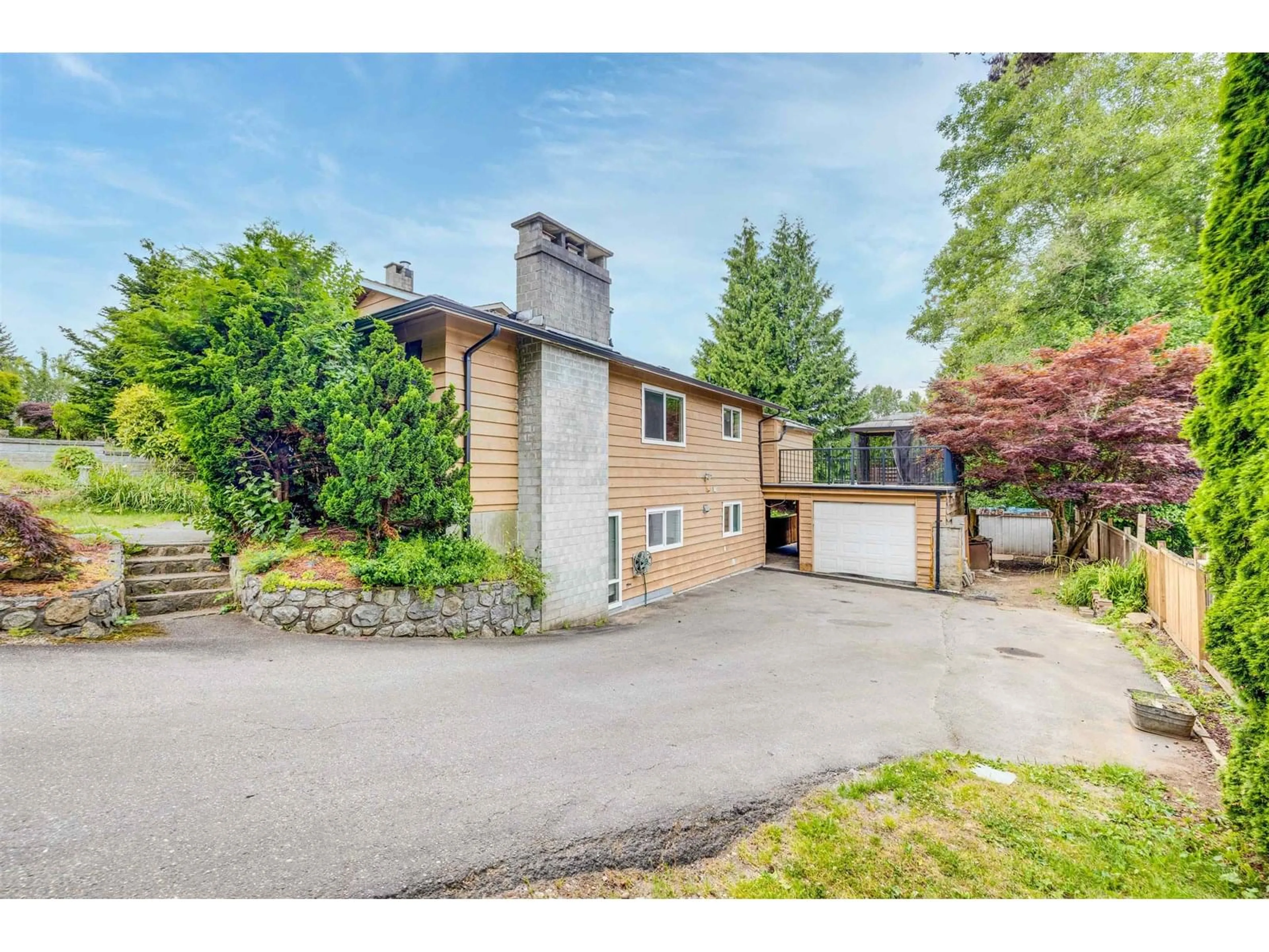A pic from outside/outdoor area/front of a property/back of a property/a pic from drone, street for 19997 50, Langley British Columbia V3A6P8