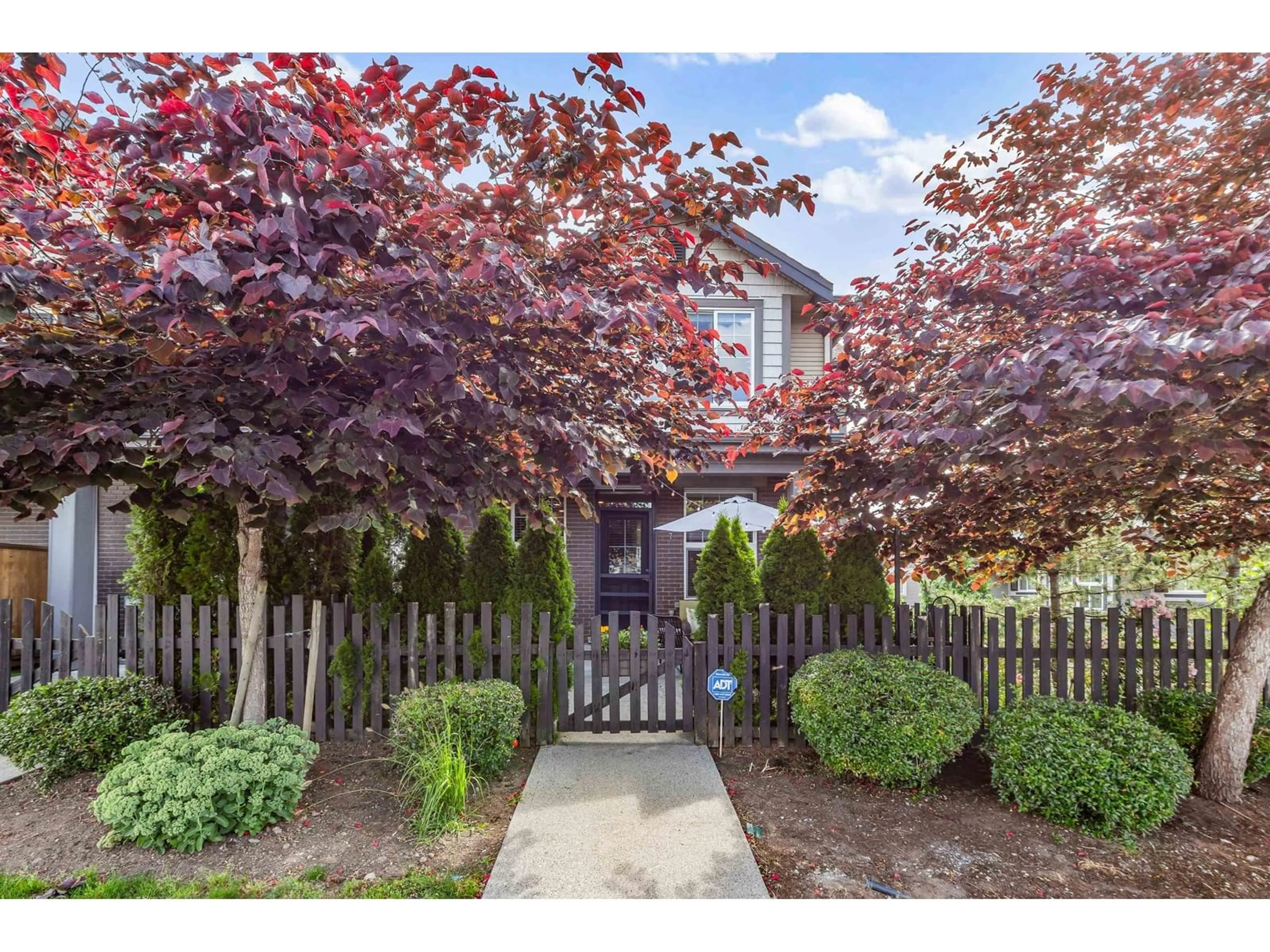 Unknown for 7 - 20831 70, Langley British Columbia V2Y0H1