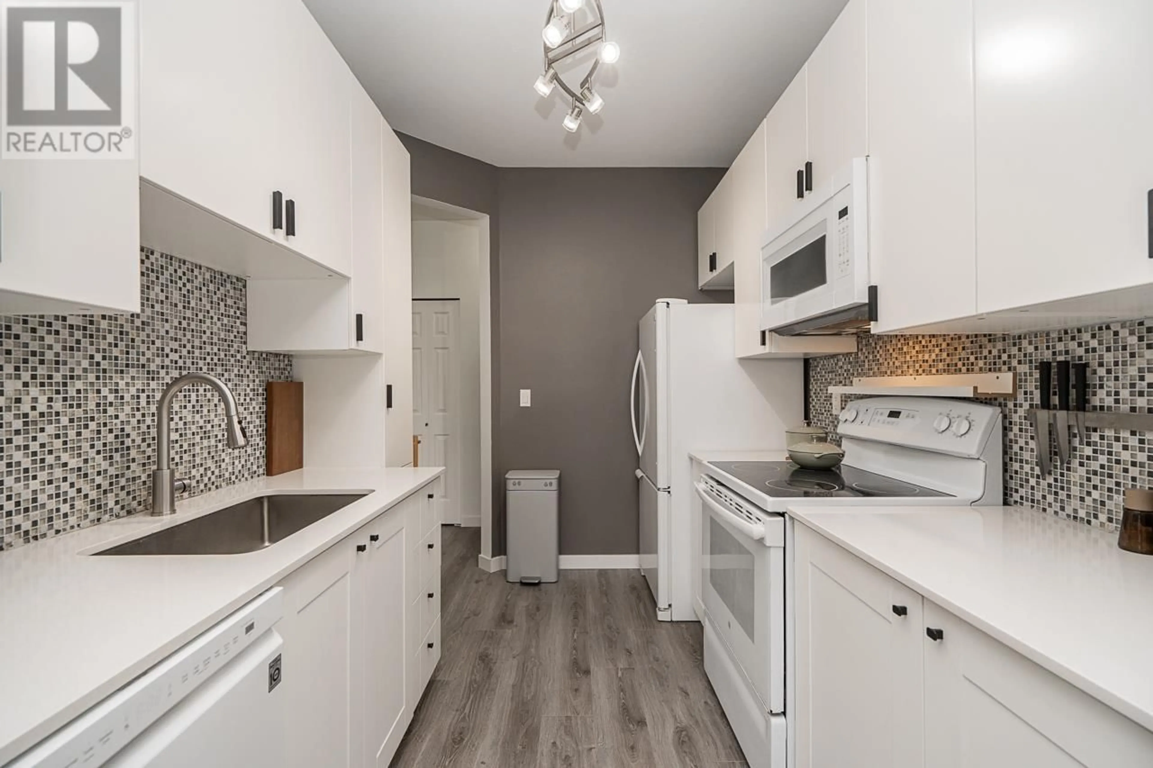 Standard kitchen, unknown for 107 - 3767 NORFOLK STREET, Burnaby British Columbia V5G1E3