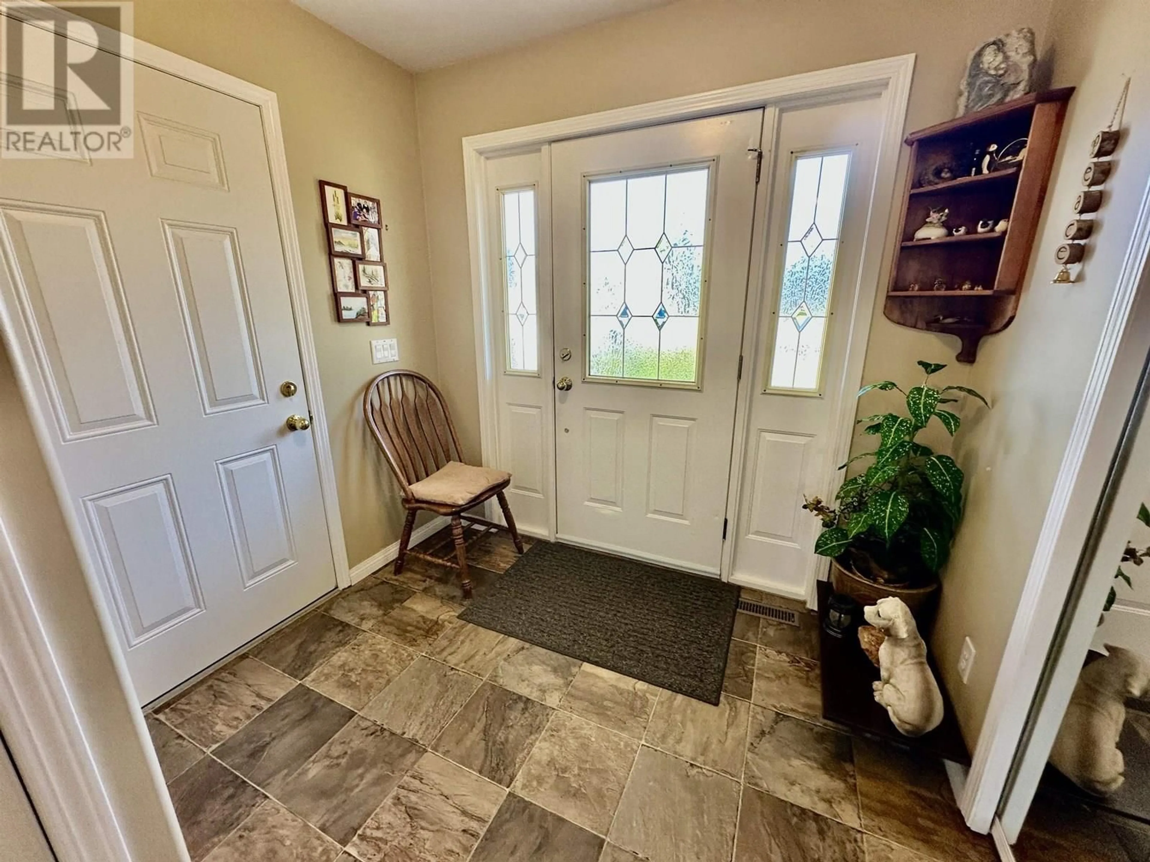 Indoor entryway for 9916 115 AVENUE, Fort St. John British Columbia V1J6R8