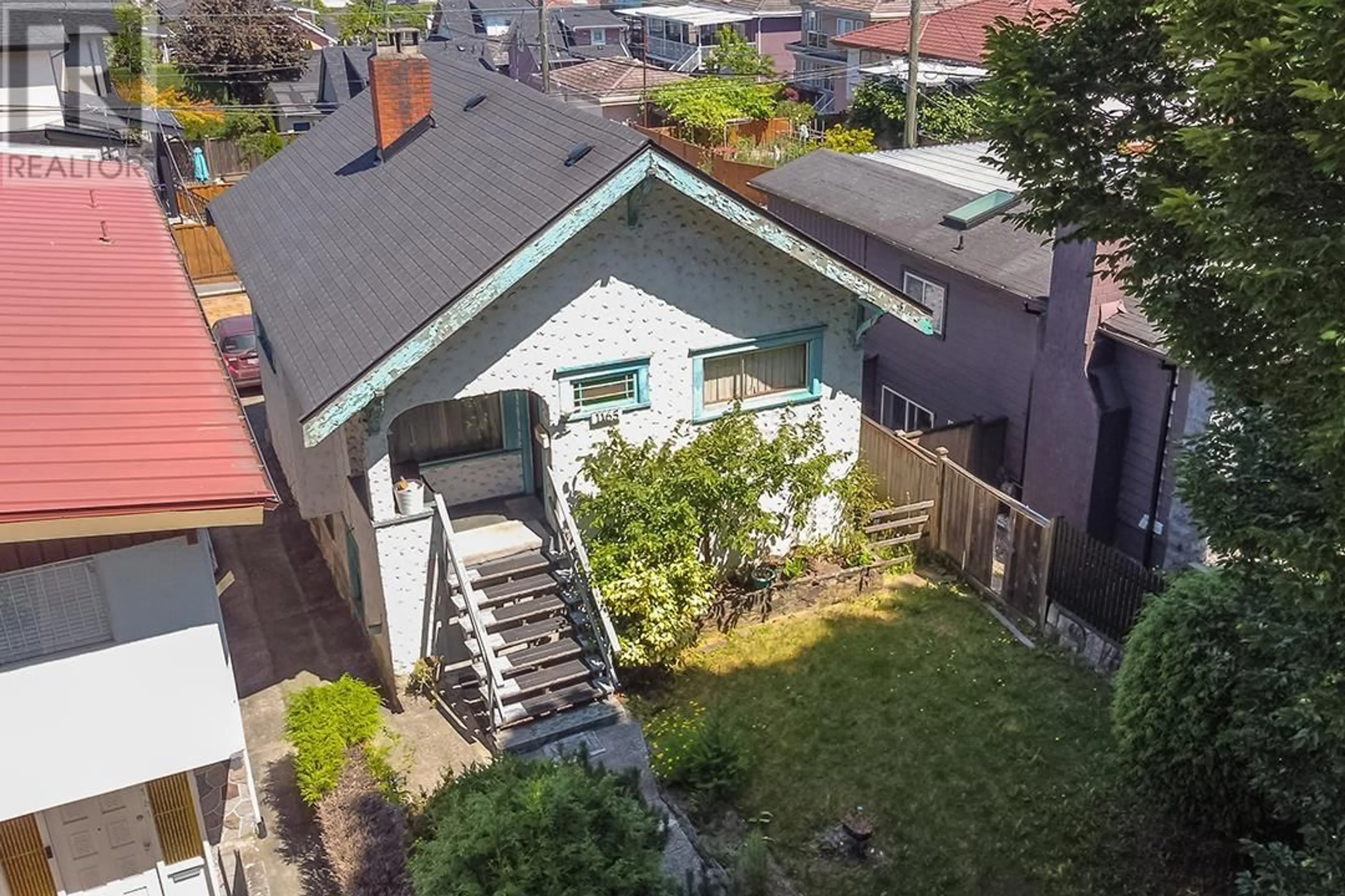 A pic from outside/outdoor area/front of a property/back of a property/a pic from drone, street for 1165 33RD AVENUE, Vancouver British Columbia V5V3B4