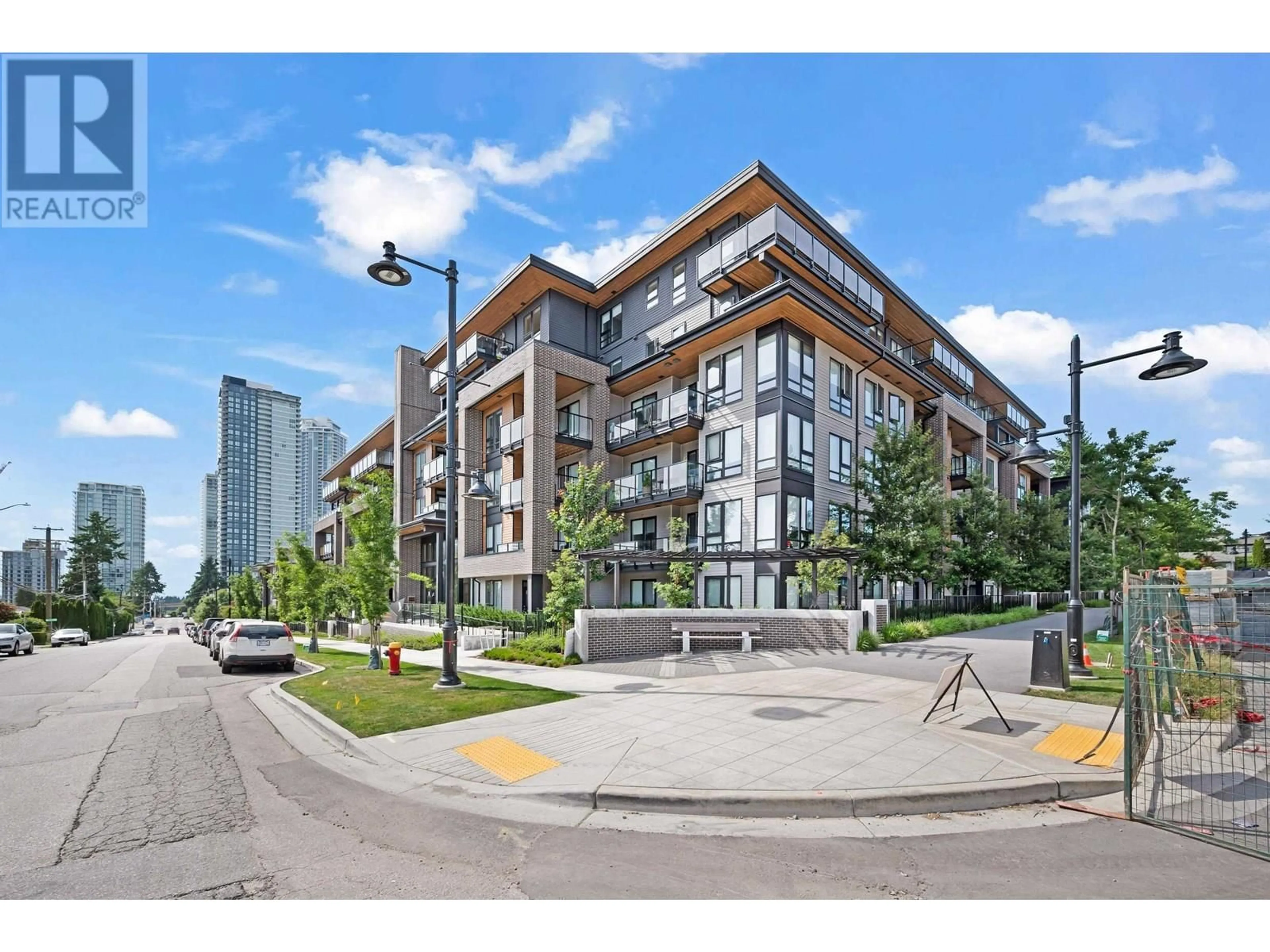 A pic from outside/outdoor area/front of a property/back of a property/a pic from drone, street for 412 - 615 COTTONWOOD AVENUE, Coquitlam British Columbia V3J2S5