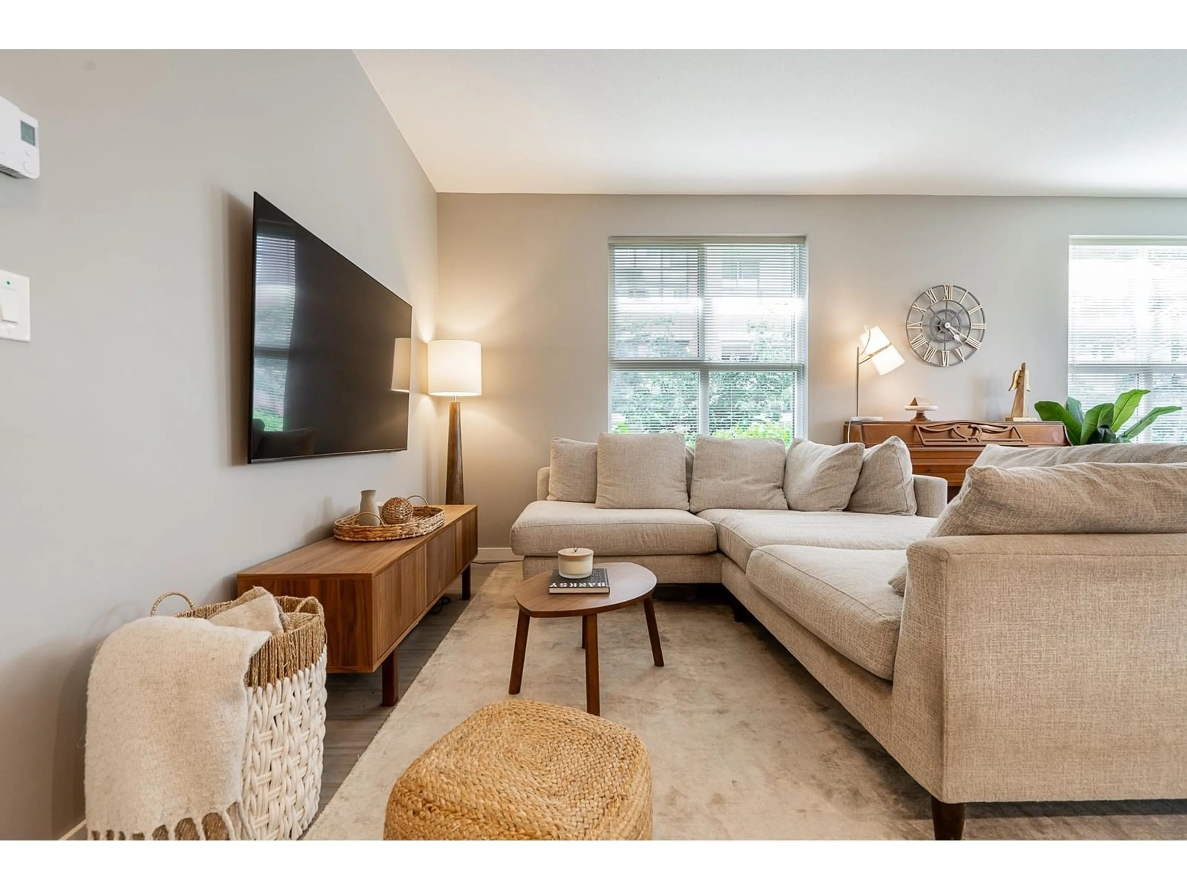 Living room with furniture, unknown for D118 - 8150 207, Langley British Columbia V2Y4J5