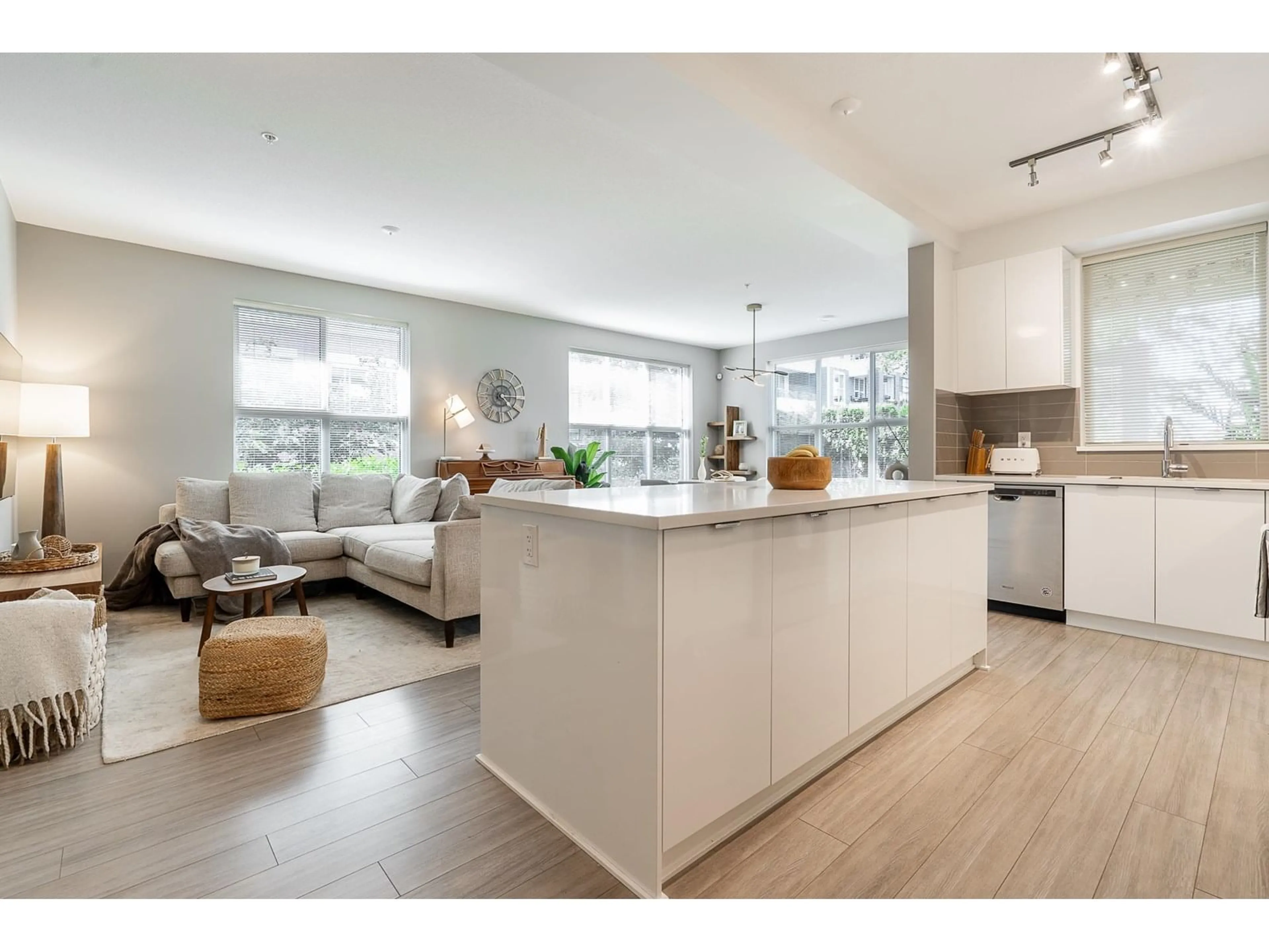 Open concept kitchen, unknown for D118 - 8150 207, Langley British Columbia V2Y4J5