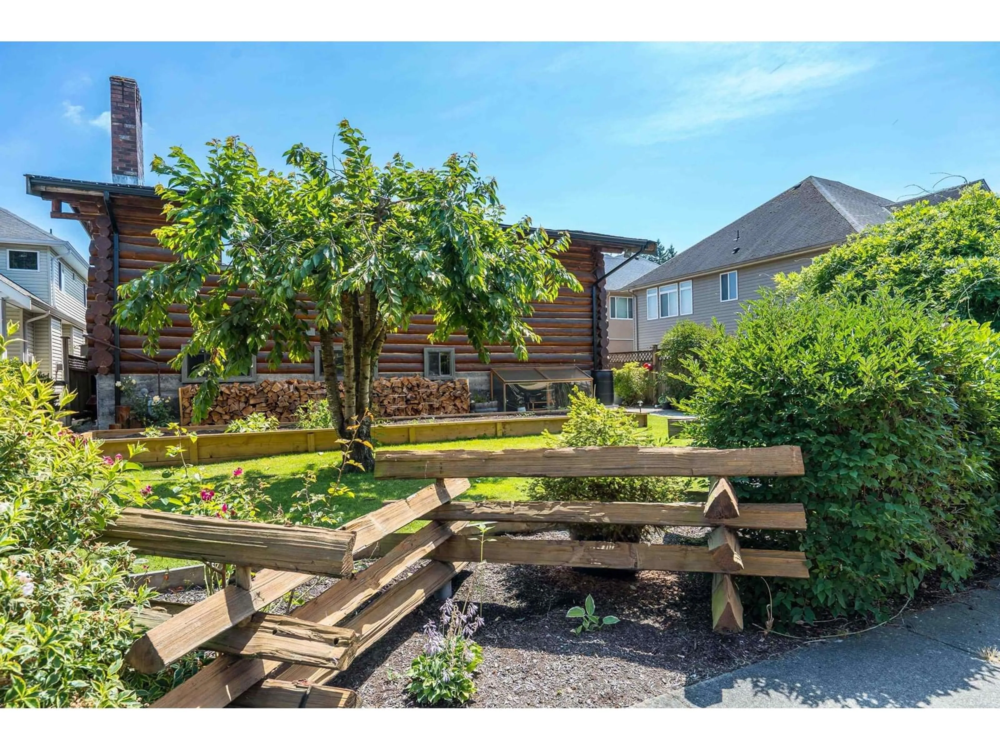 Patio, street for 2716 CAMBIE, Abbotsford British Columbia V4X1H4