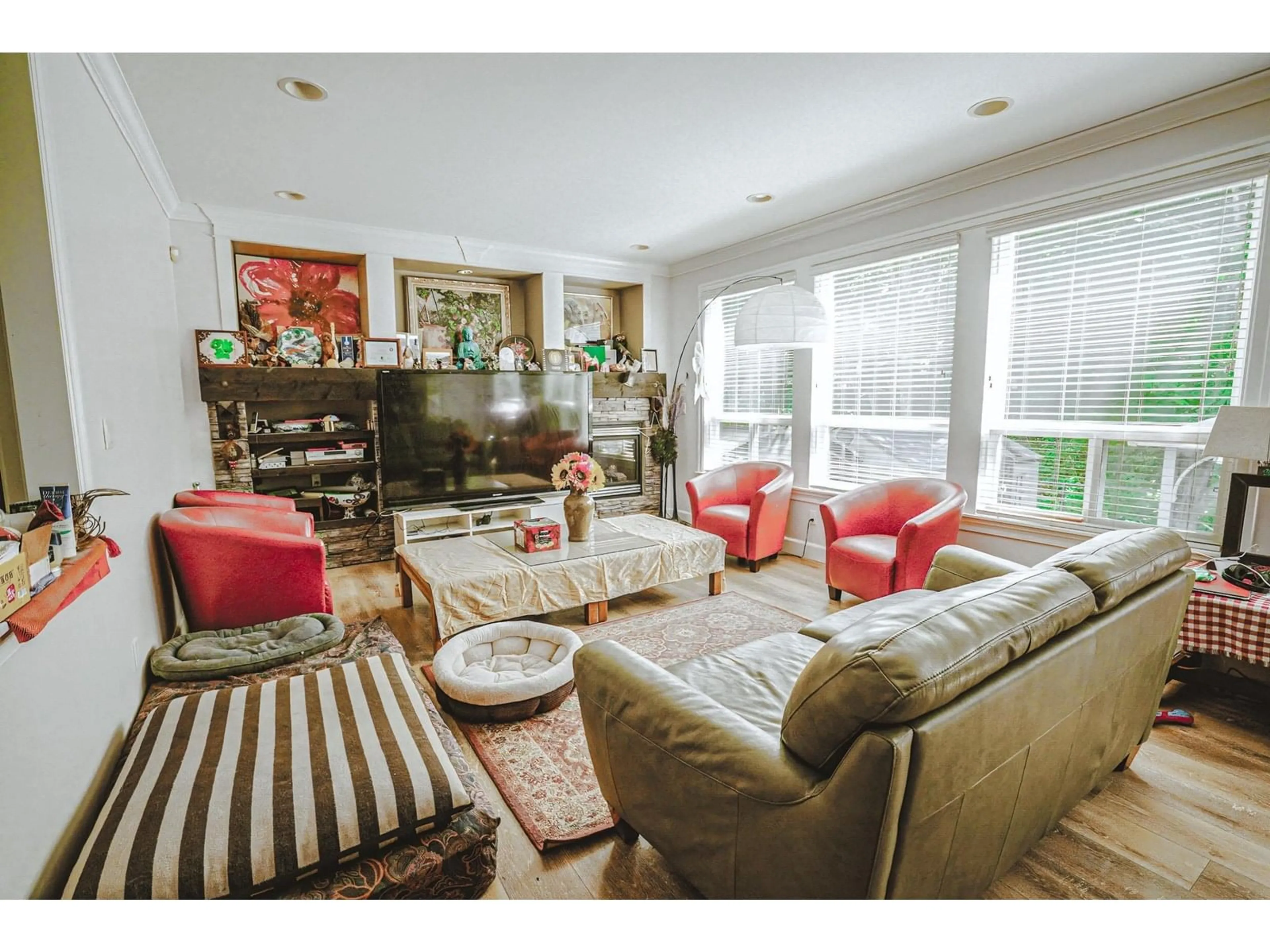 Living room with furniture, unknown for 9 - 3502 150A, Surrey British Columbia V3Z4R2