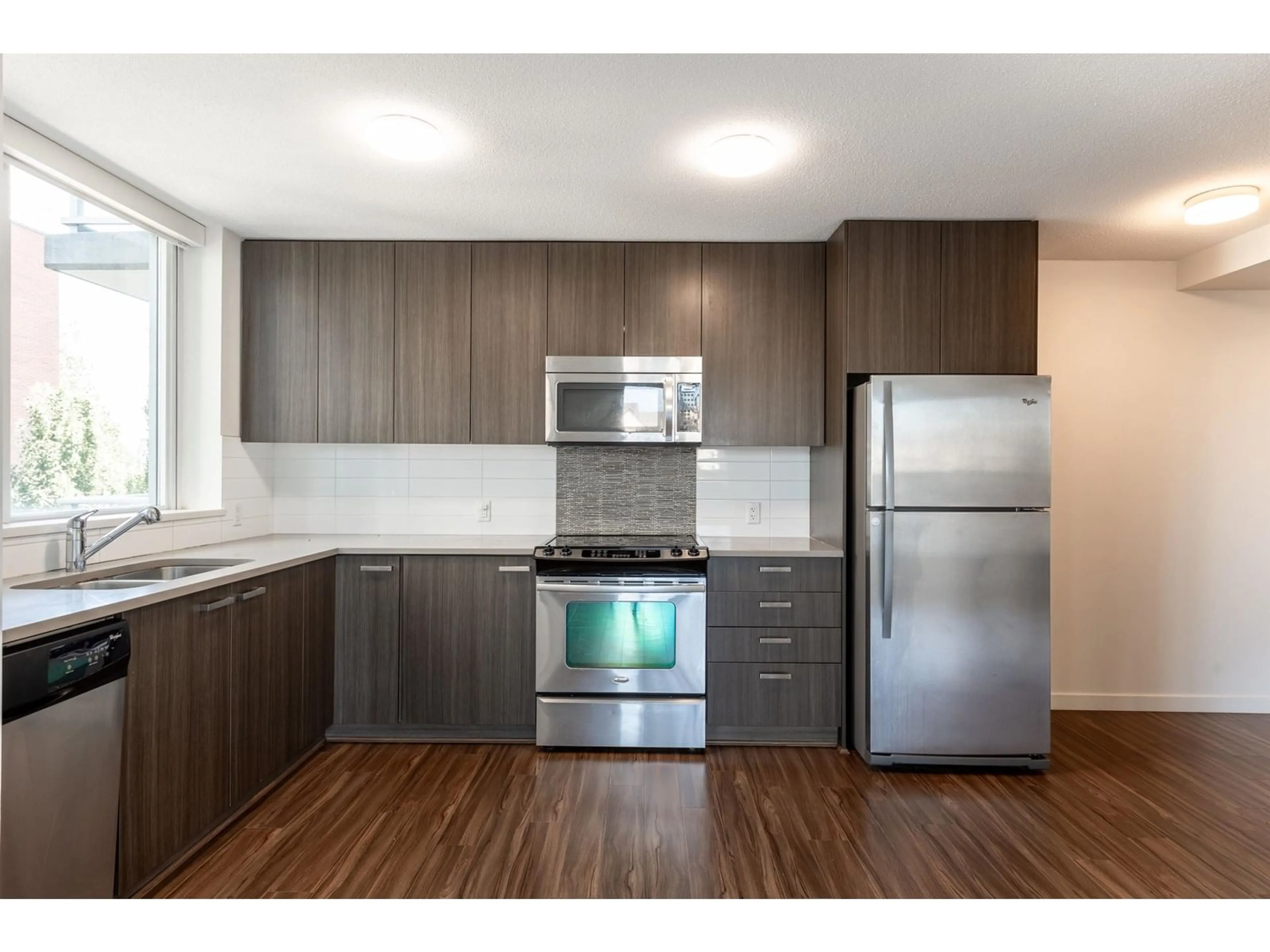 Standard kitchen, wood/laminate floor for 302 - 13325 102A, Surrey British Columbia V3T0J5