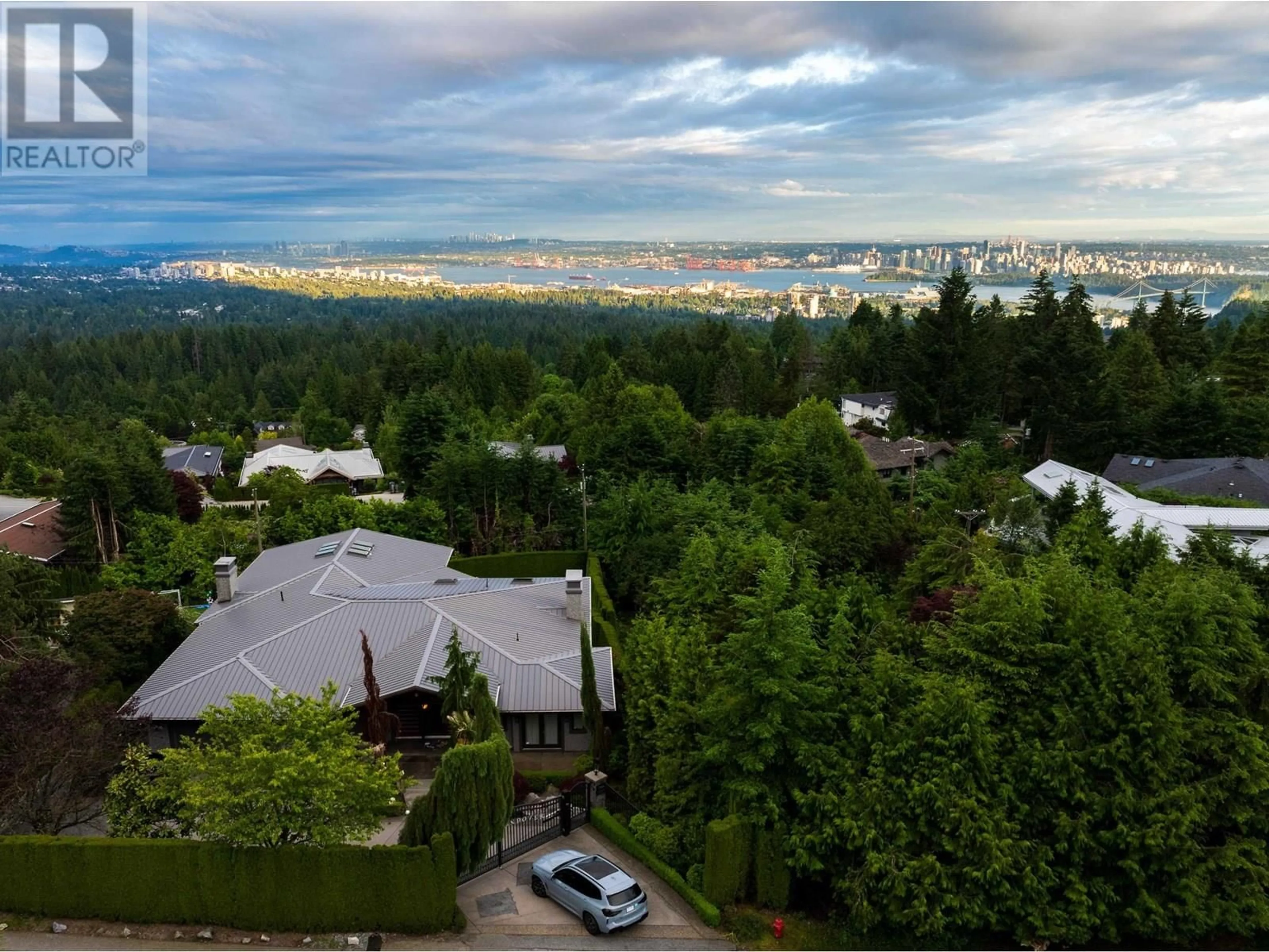 A pic from outside/outdoor area/front of a property/back of a property/a pic from drone, unknown for 788 ANDOVER CRESCENT, West Vancouver British Columbia V7S1Y3