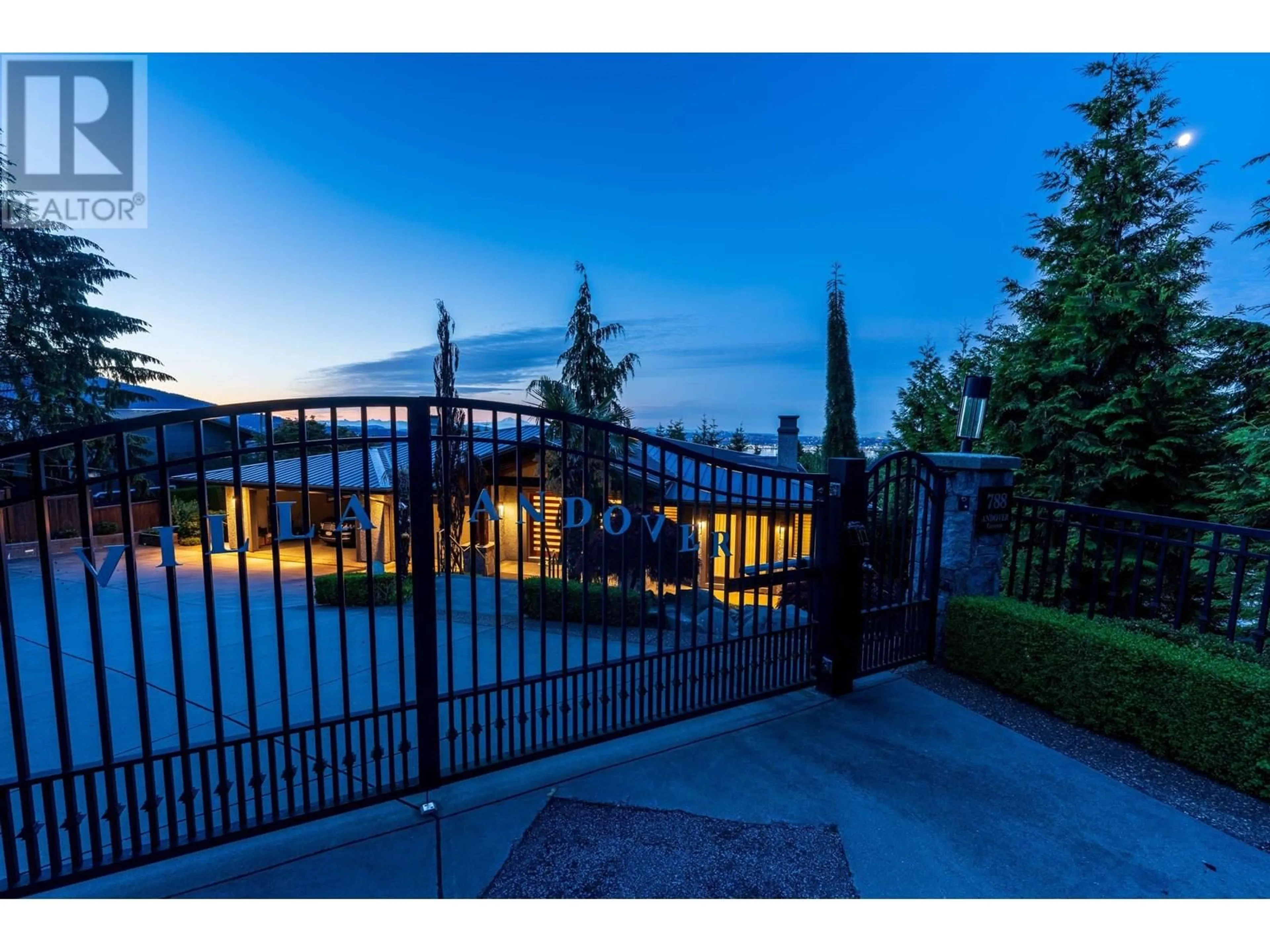 Indoor foyer for 788 ANDOVER CRESCENT, West Vancouver British Columbia V7S1Y3
