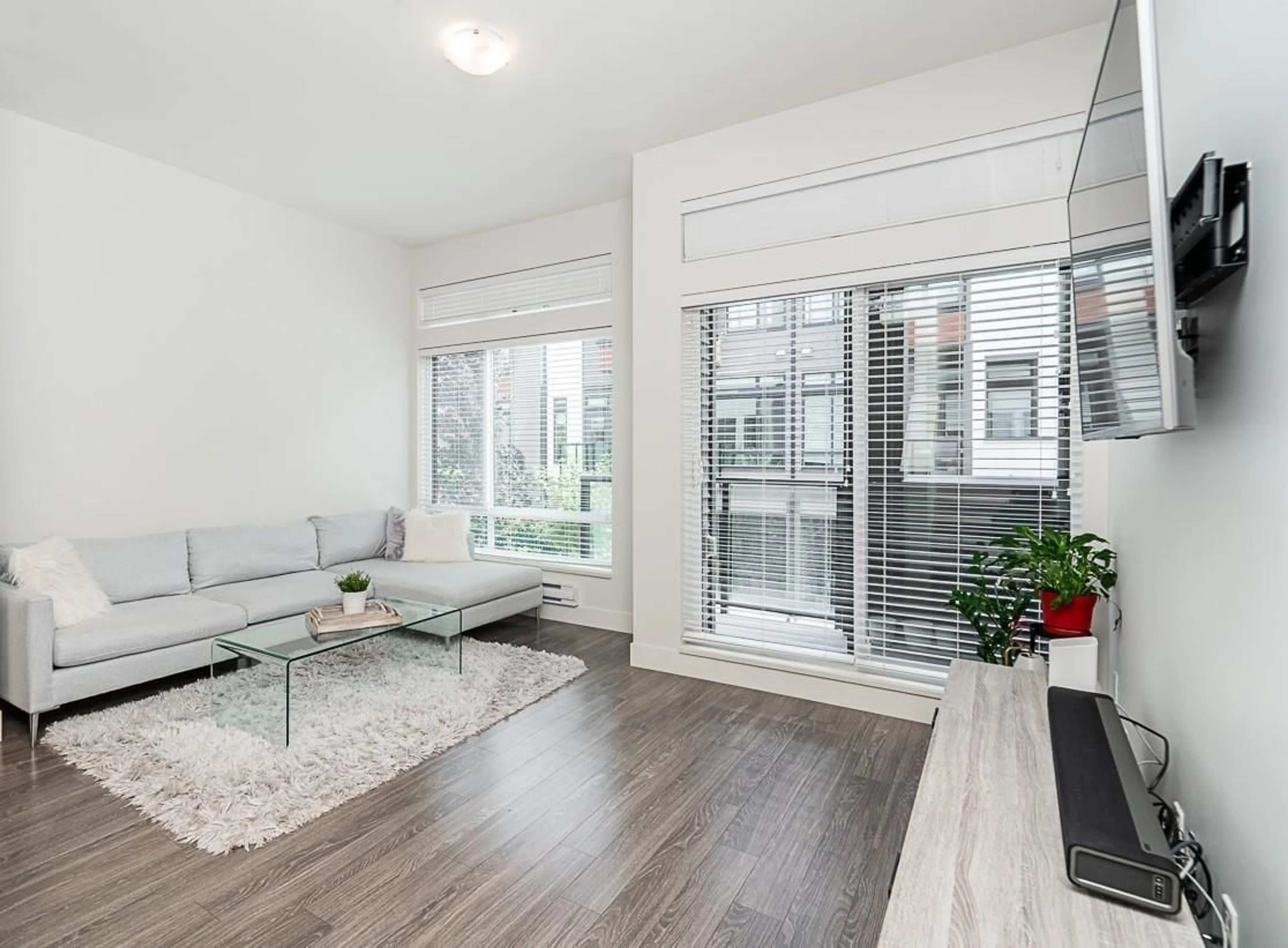 Living room with furniture, wood/laminate floor for 53 - 7811 209, Langley British Columbia V2Y0P2