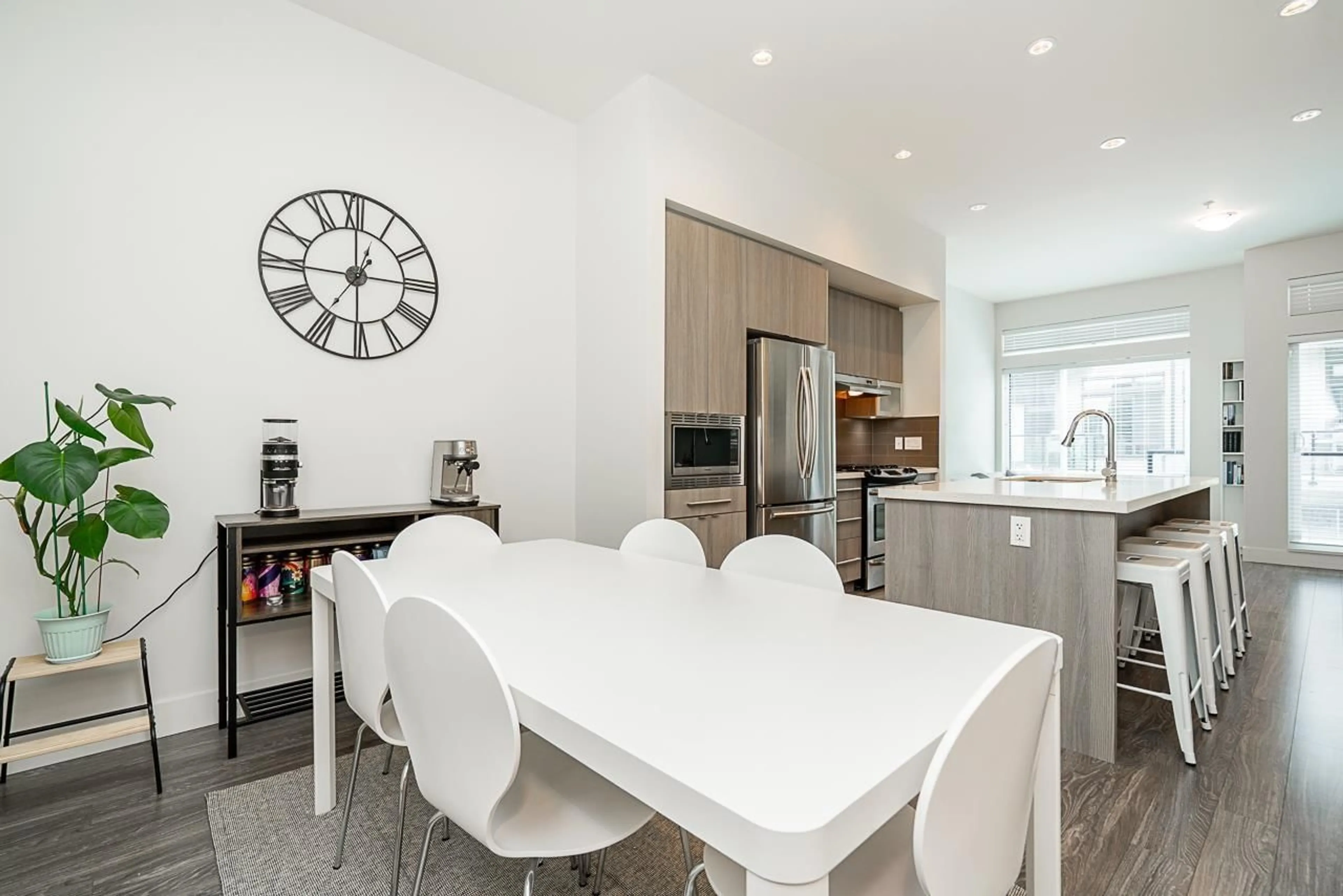 Contemporary kitchen, unknown for 53 - 7811 209, Langley British Columbia V2Y0P2