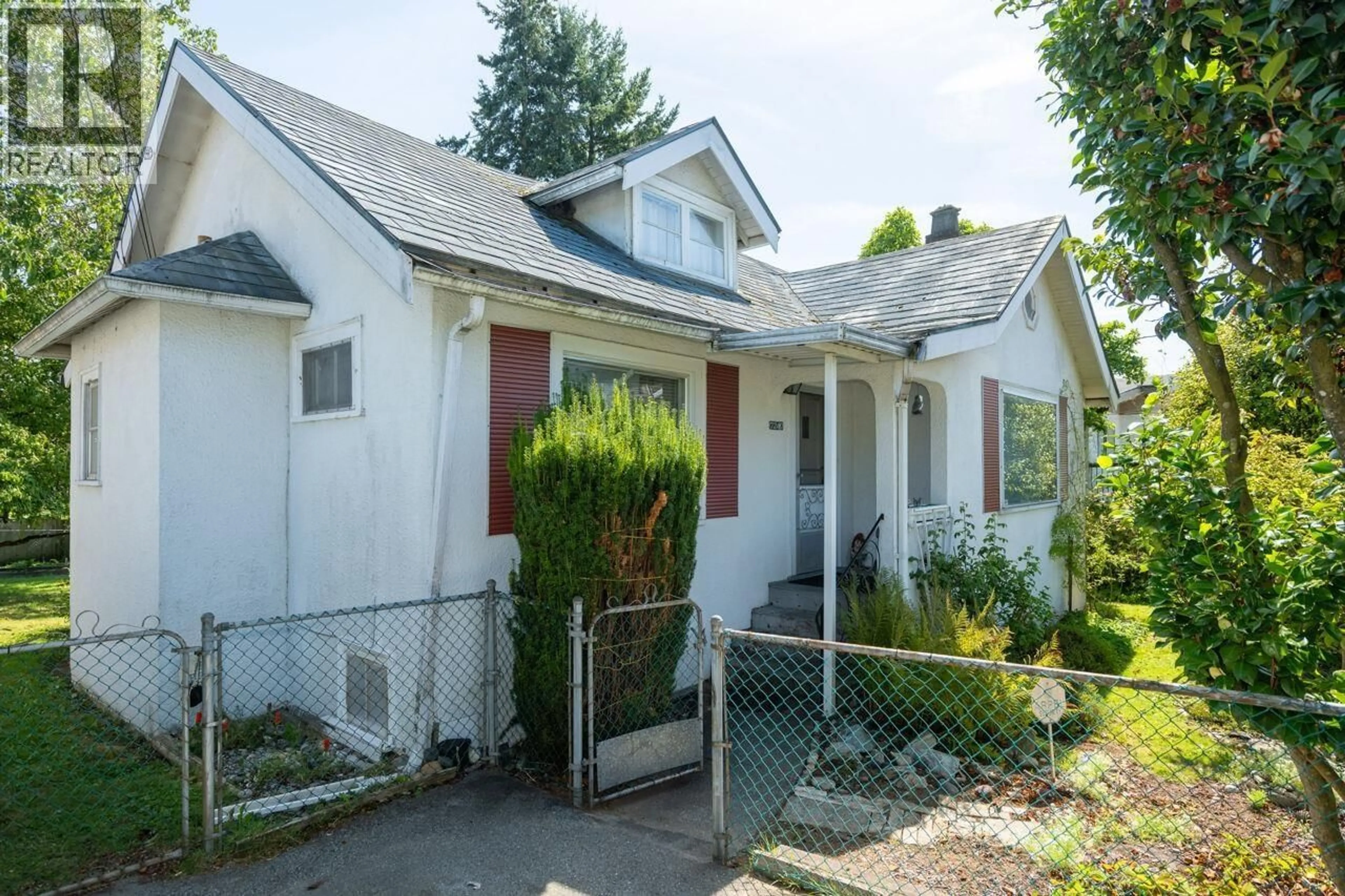 Home with vinyl exterior material, street for 7240 16TH AVENUE, Burnaby British Columbia V3N1N5