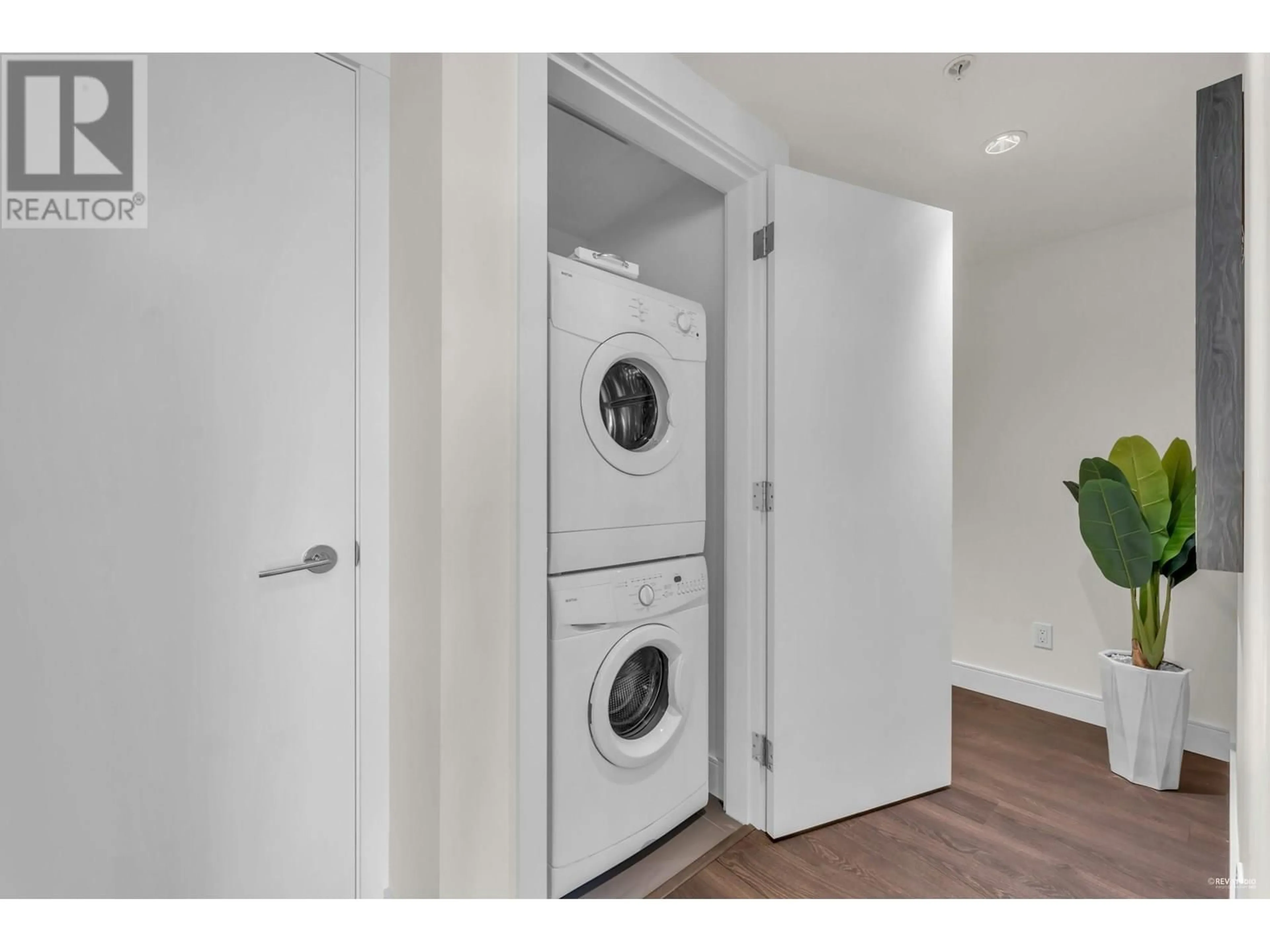 Laundry room for 1107 - 3007 GLEN DRIVE, Coquitlam British Columbia V3B0L8