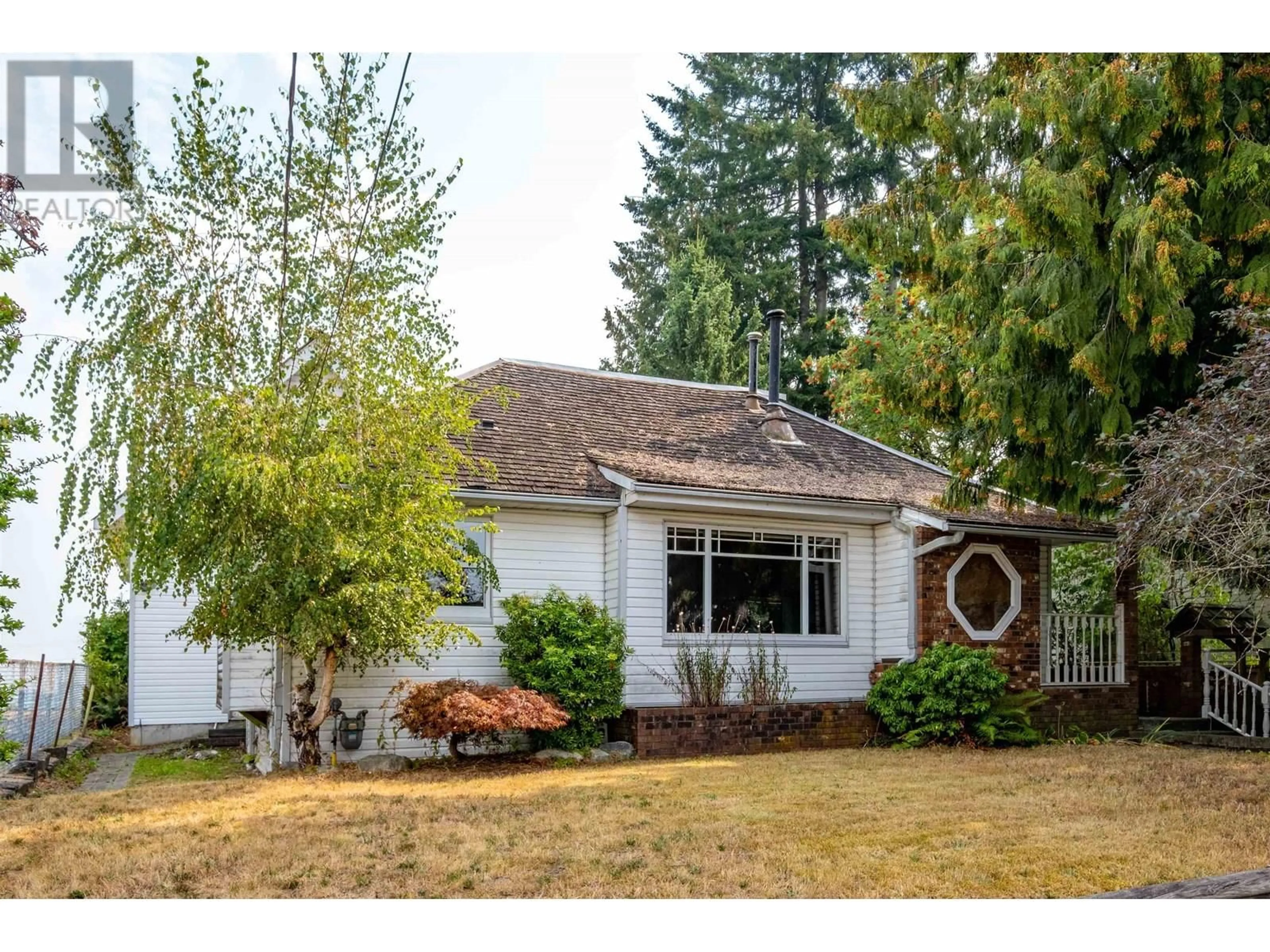 Home with vinyl exterior material, street for 142 CARROLL STREET, New Westminster British Columbia V3L4E4