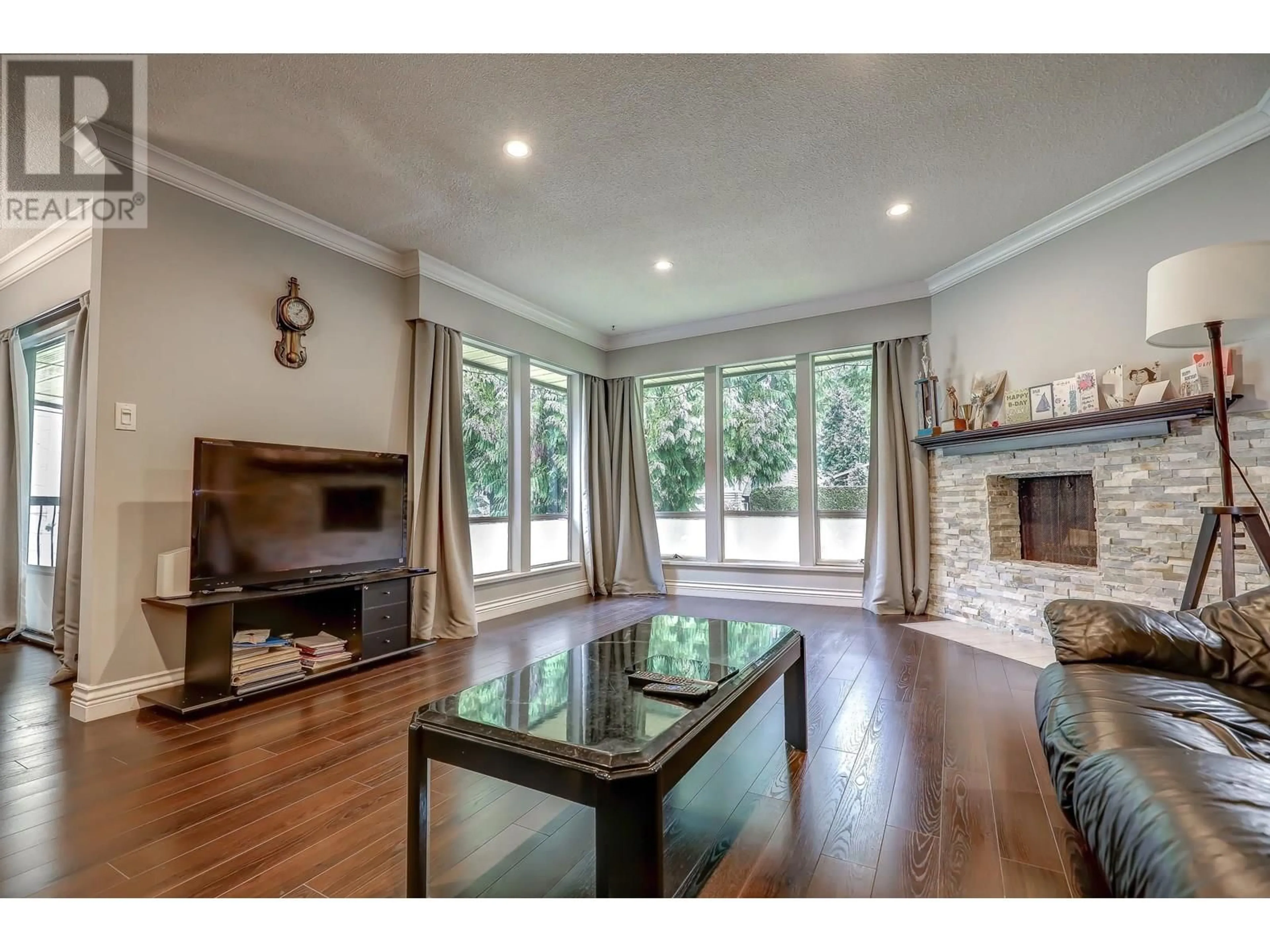 Living room with furniture, wood/laminate floor for 512 MENTMORE STREET, Coquitlam British Columbia V3J4P6