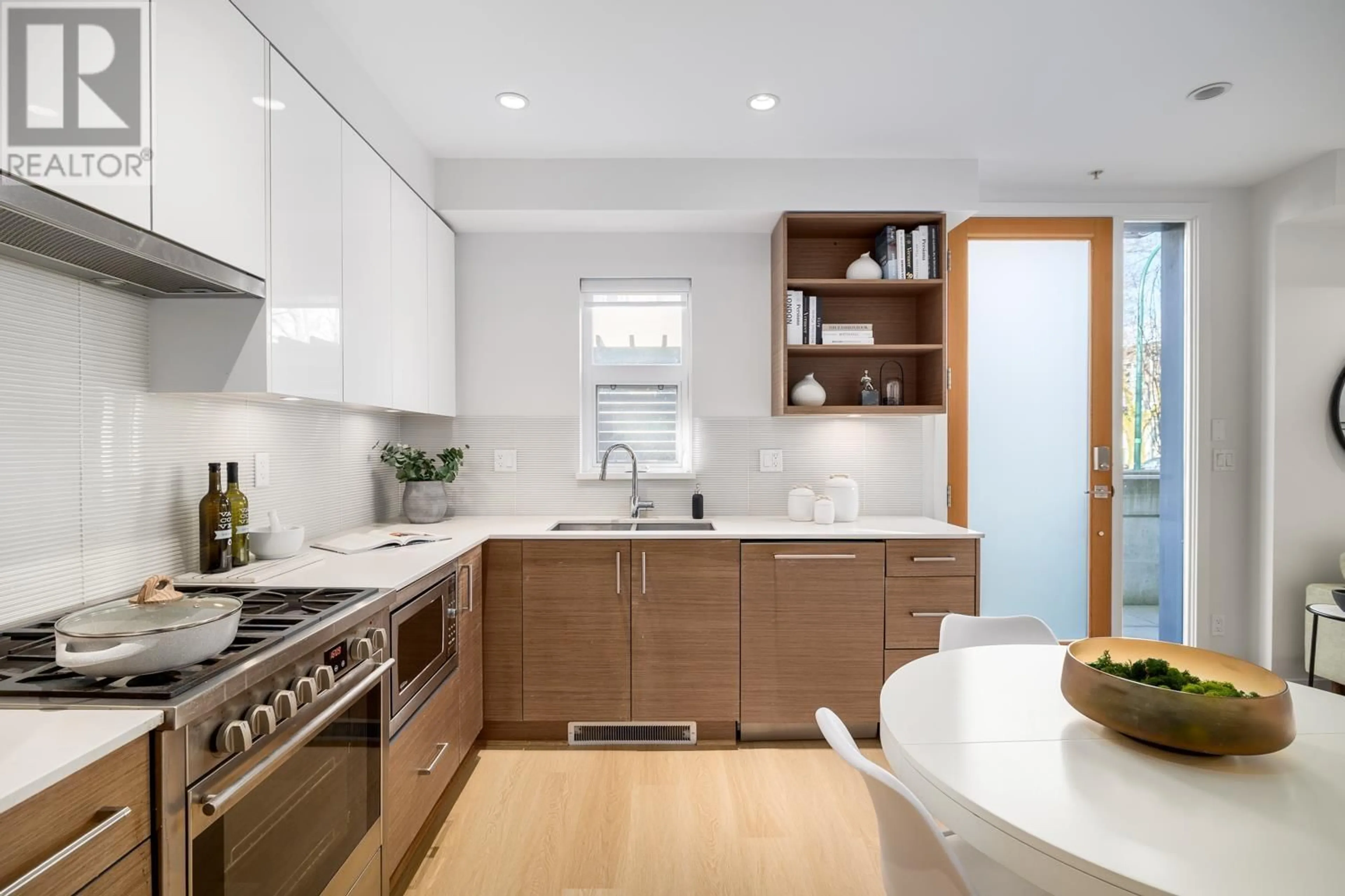 Contemporary kitchen, unknown for 3161 QUEBEC STREET, Vancouver British Columbia V5T3B3