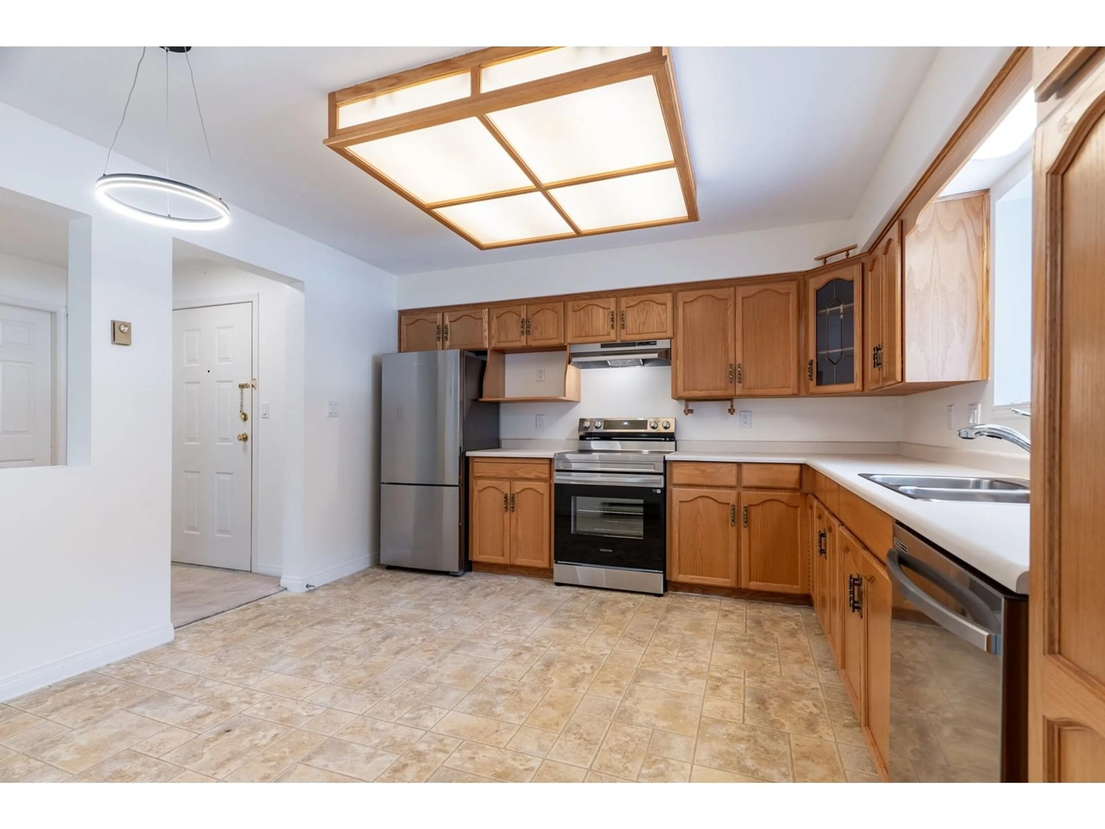 Standard kitchen, unknown for 111 - 19645 64TH, Langley British Columbia V2Y1L2