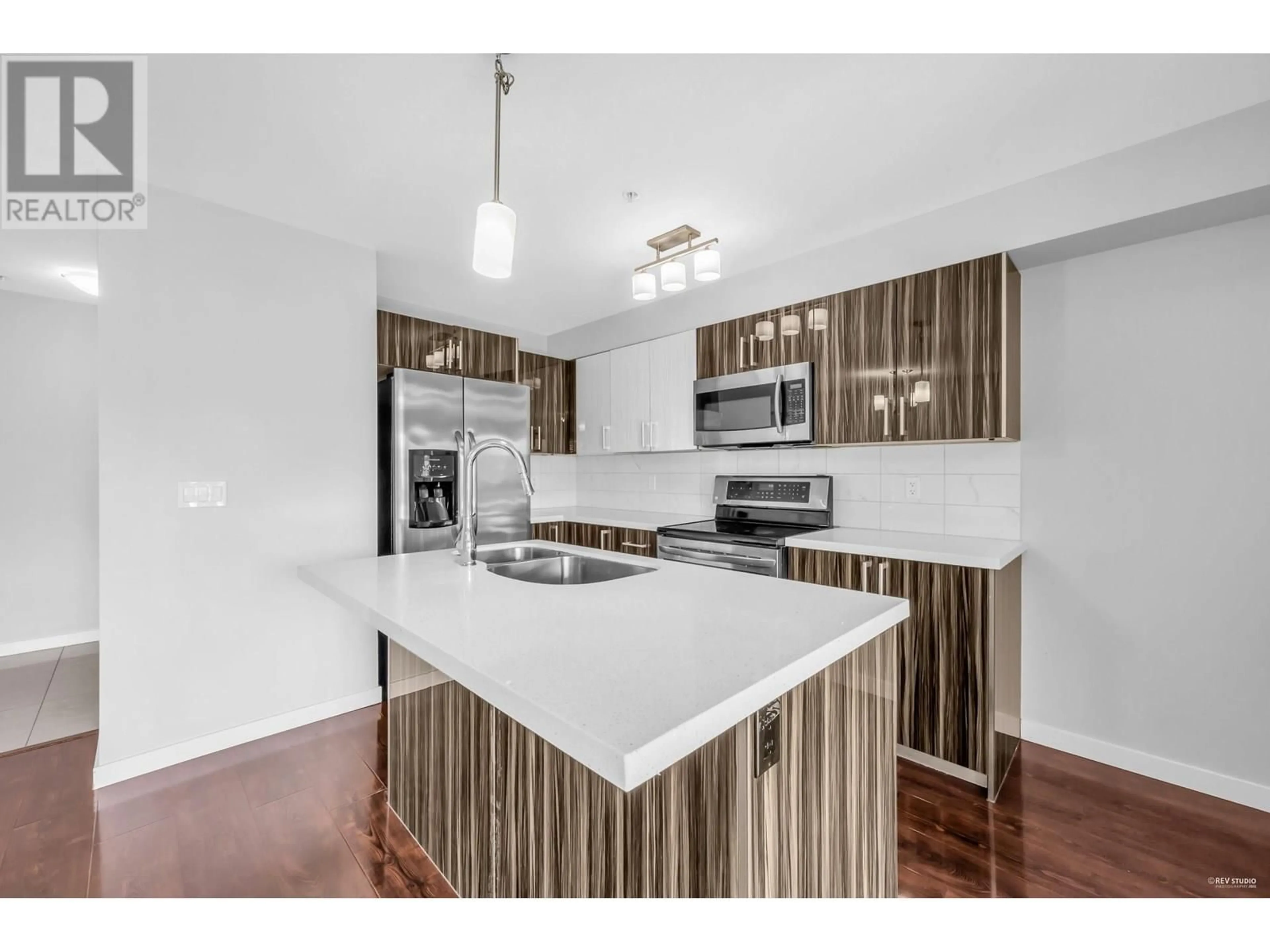Unknown for 301 - 22318 LOUGHEED HIGHWAY, Maple Ridge British Columbia V2X2T4