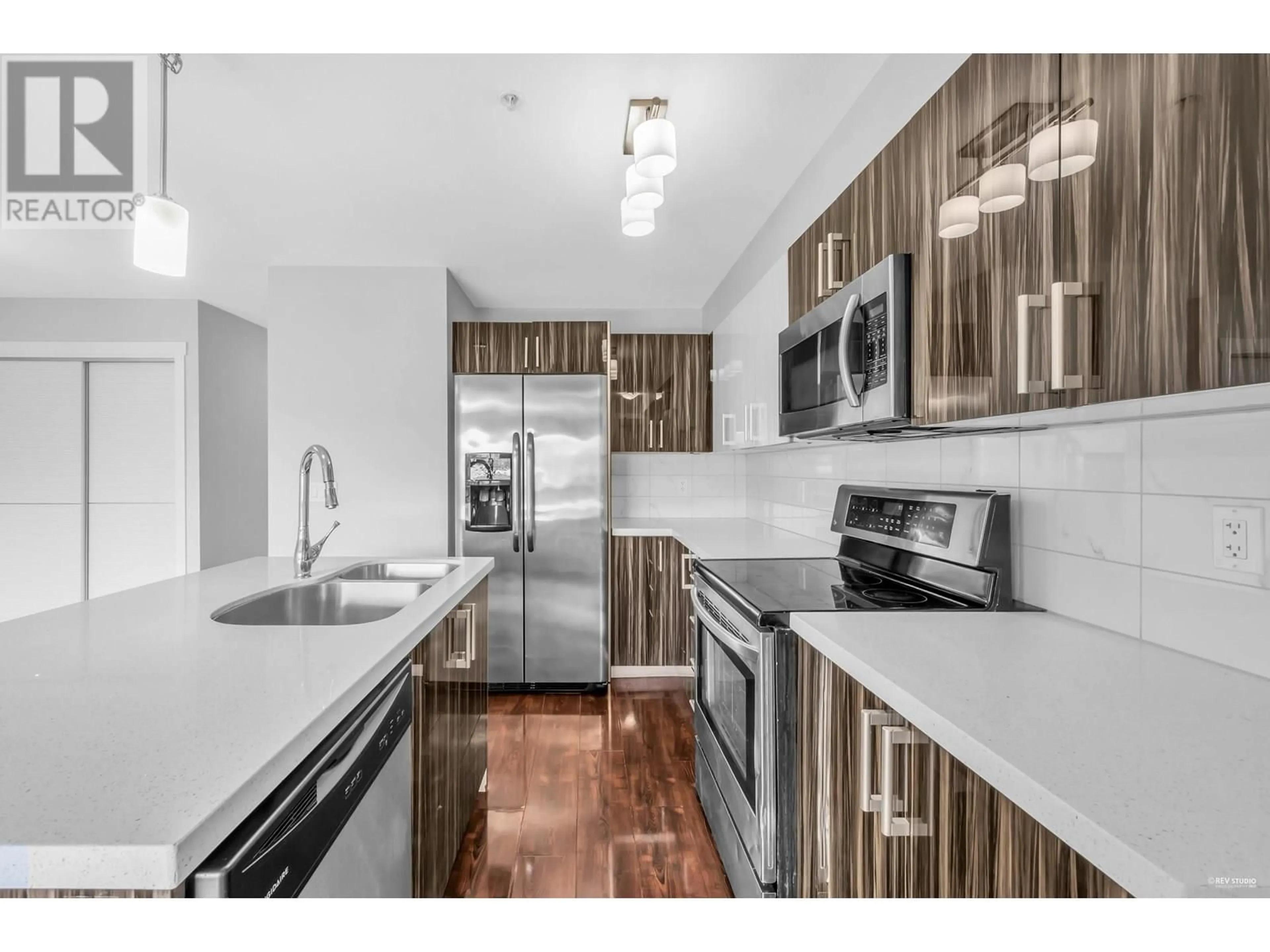 Unknown for 301 - 22318 LOUGHEED HIGHWAY, Maple Ridge British Columbia V2X2T4