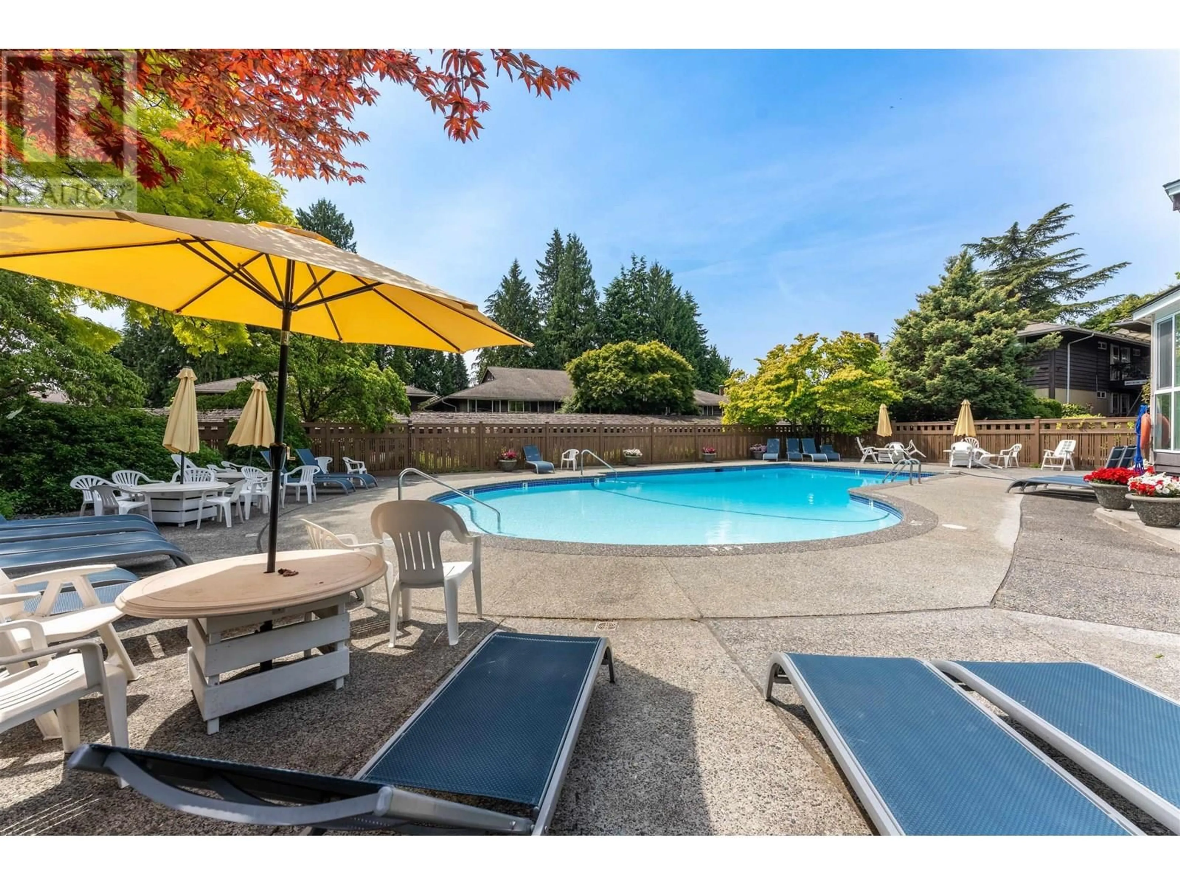 Pool for 502 - 555 28TH STREET, North Vancouver British Columbia V7N2J7