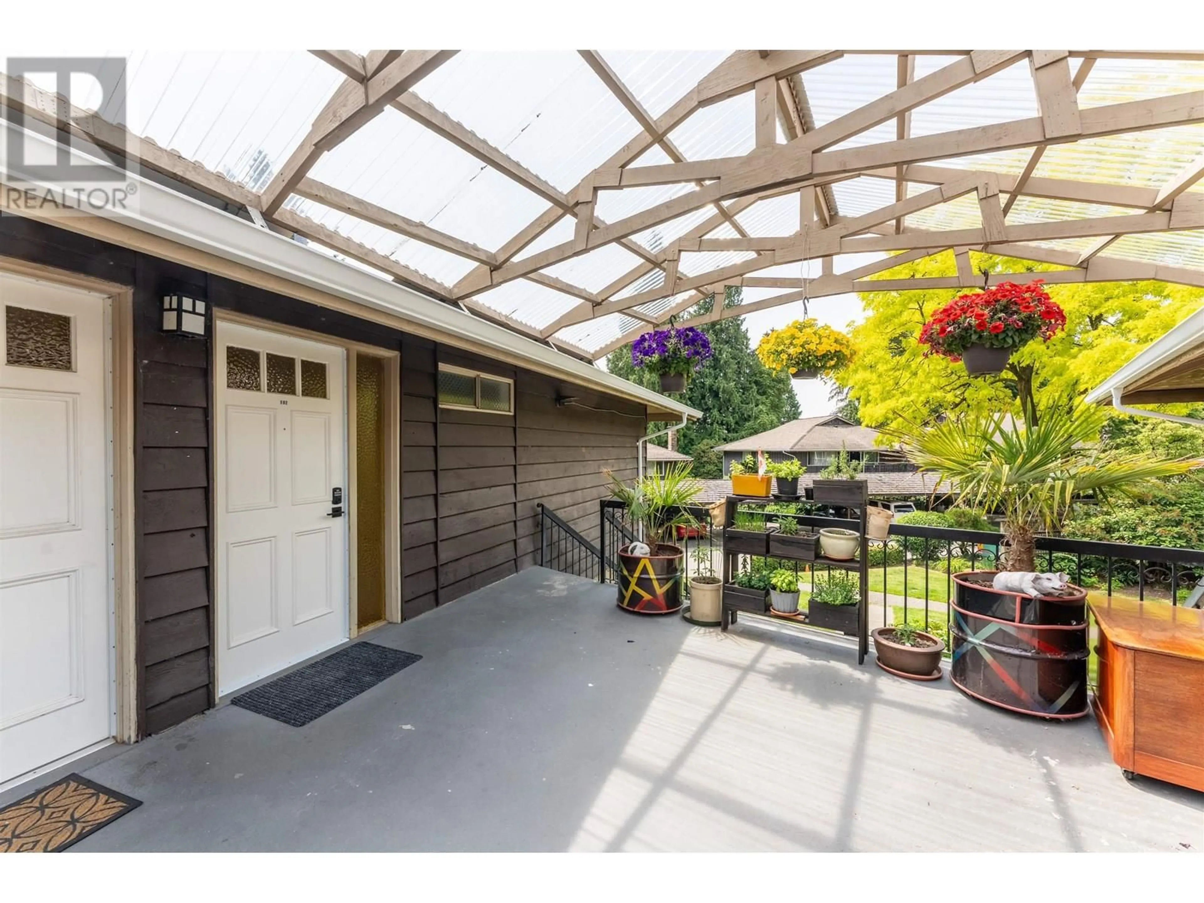 Patio, street for 502 - 555 28TH STREET, North Vancouver British Columbia V7N2J7