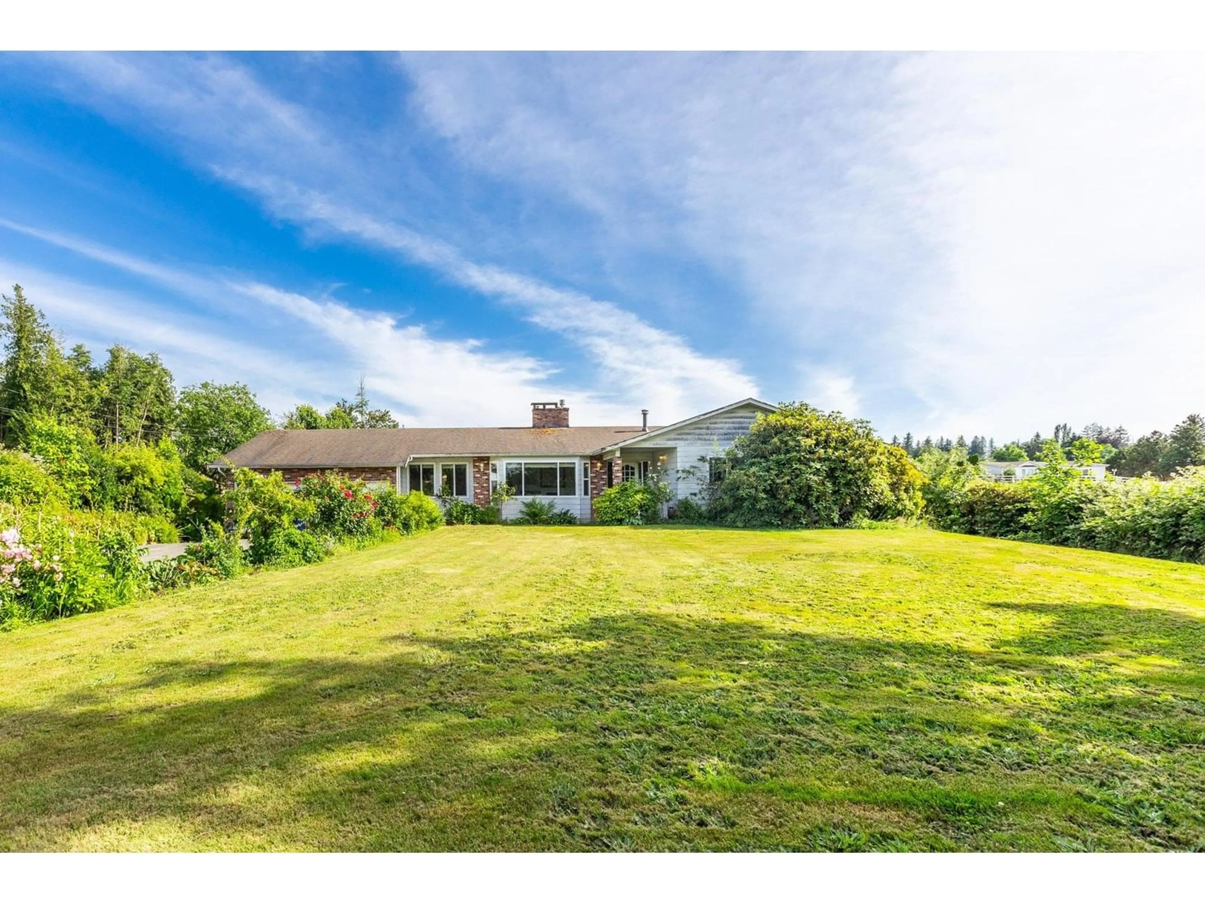 A pic from outside/outdoor area/front of a property/back of a property/a pic from drone, unknown for 24990 36, Langley British Columbia V4W1Z1
