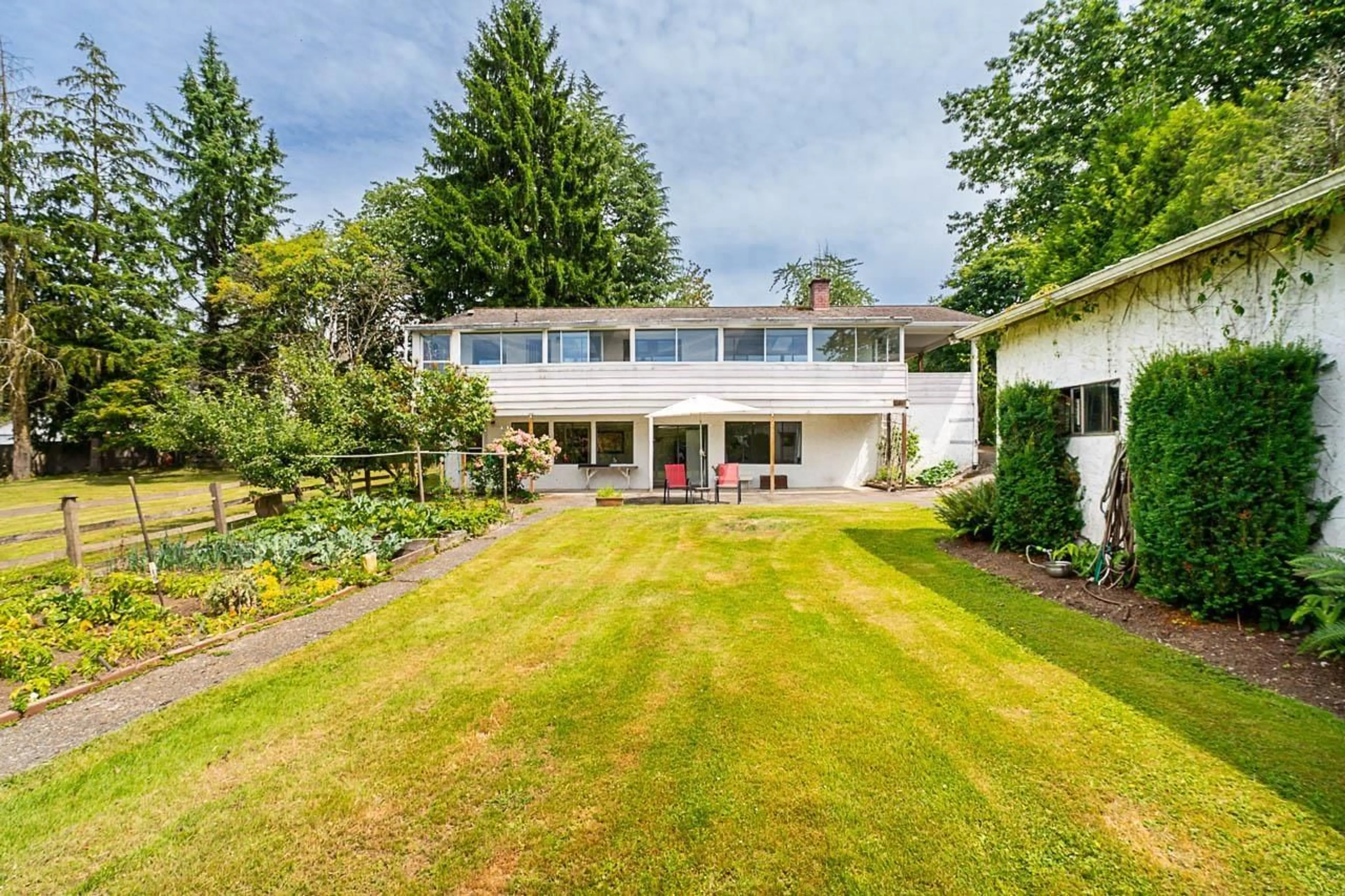 A pic from outside/outdoor area/front of a property/back of a property/a pic from drone, unknown for 7485 185, Surrey British Columbia V4N6C2