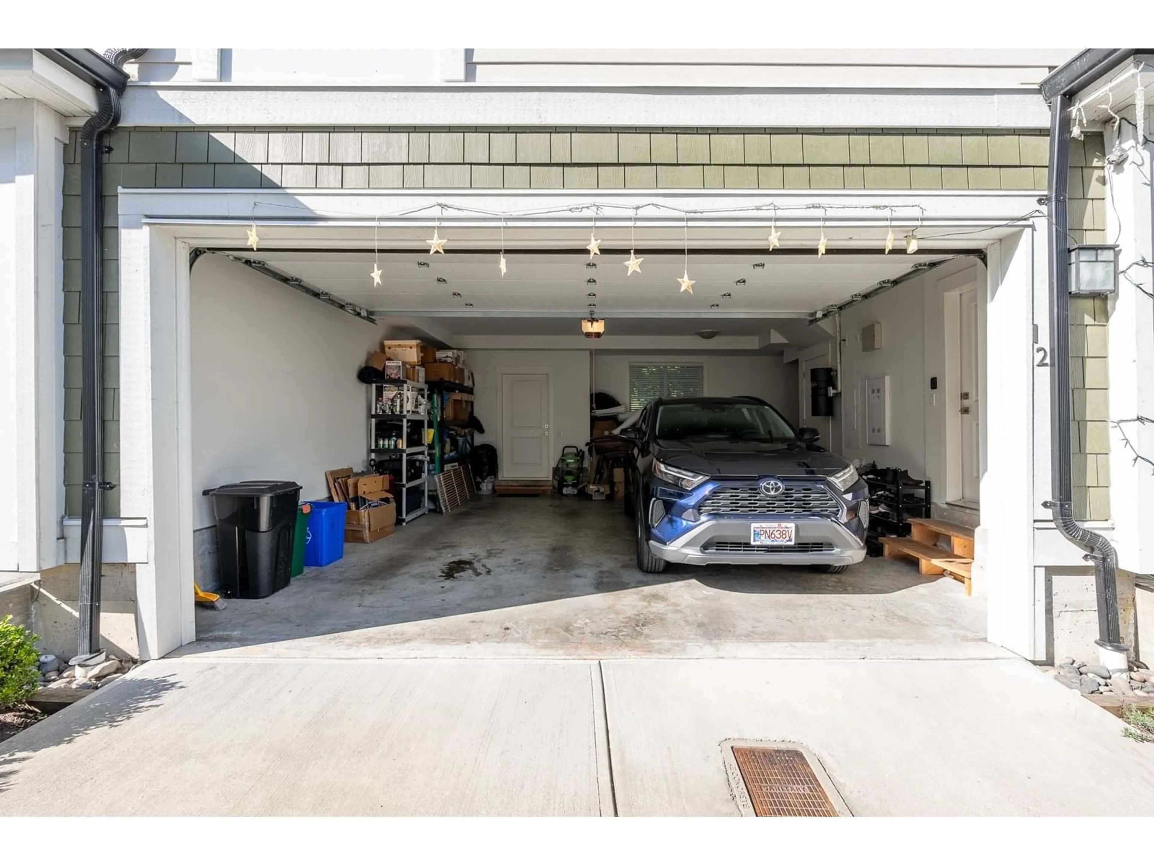 Indoor garage for 12 - 14499 64, Surrey British Columbia V3S1X5