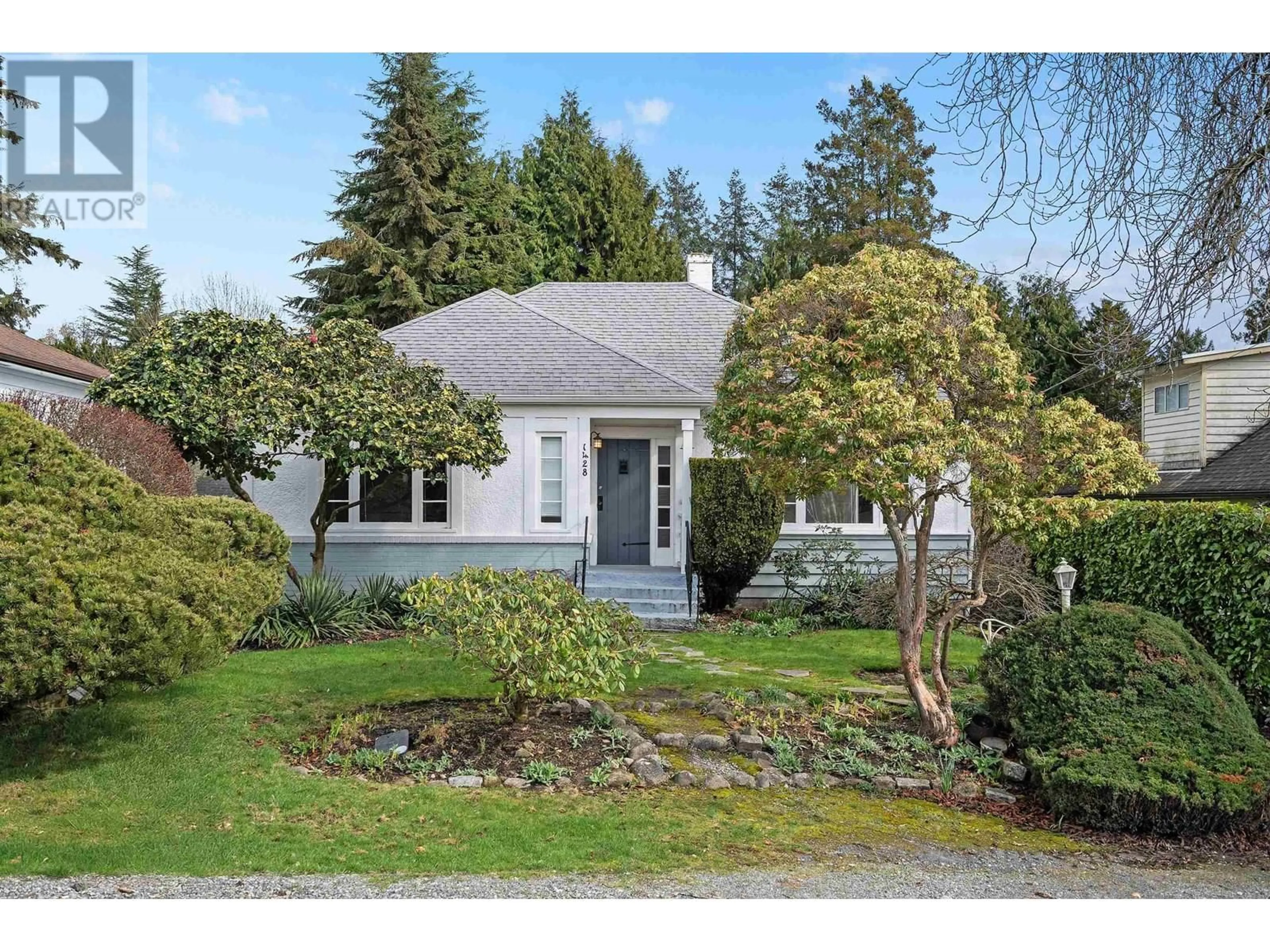 Home with vinyl exterior material, street for 1428 20TH STREET, West Vancouver British Columbia V7V3Z7