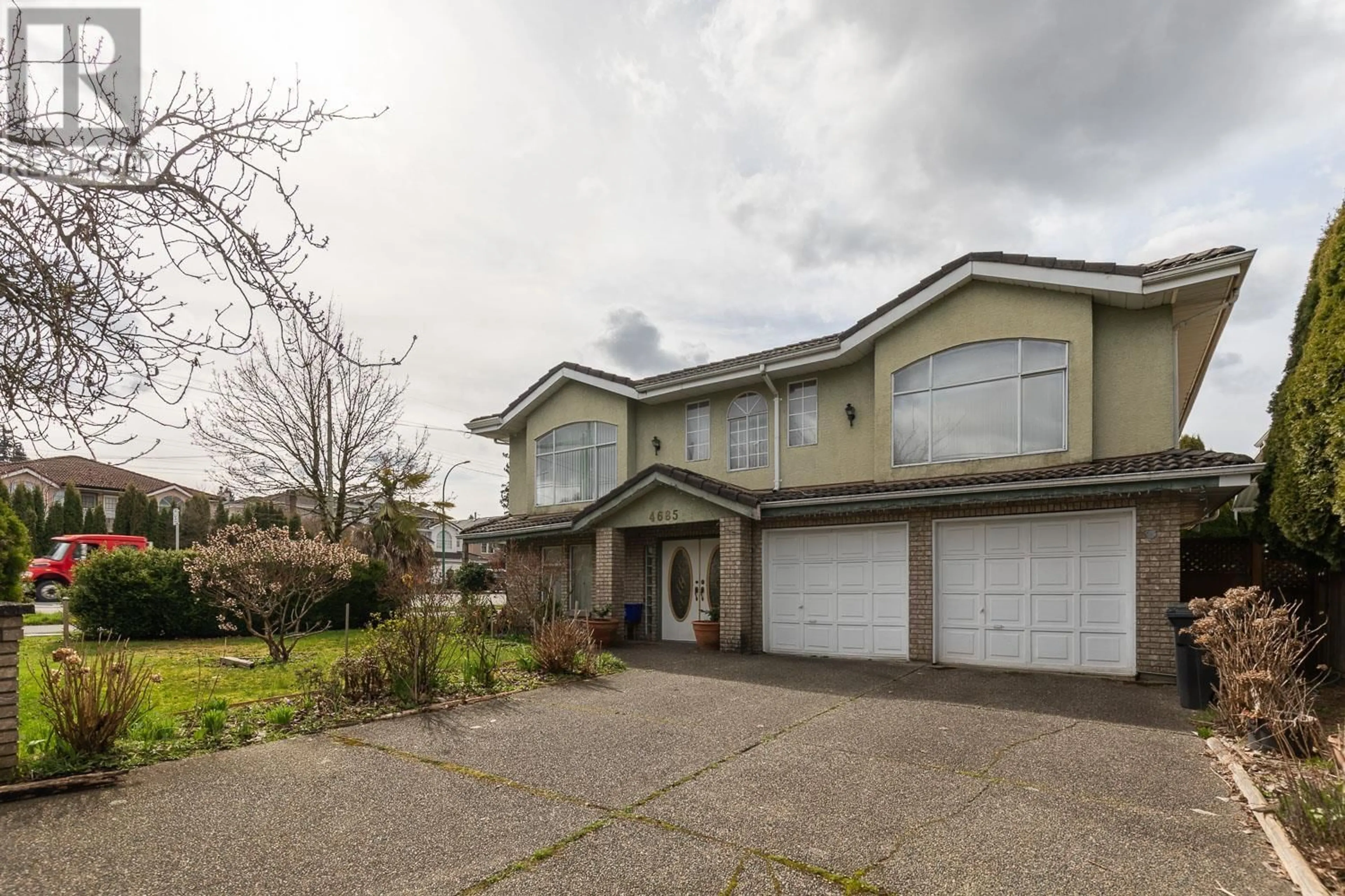 A pic from outside/outdoor area/front of a property/back of a property/a pic from drone, street for 4685 SMITH AVENUE, Burnaby British Columbia V5G2V9