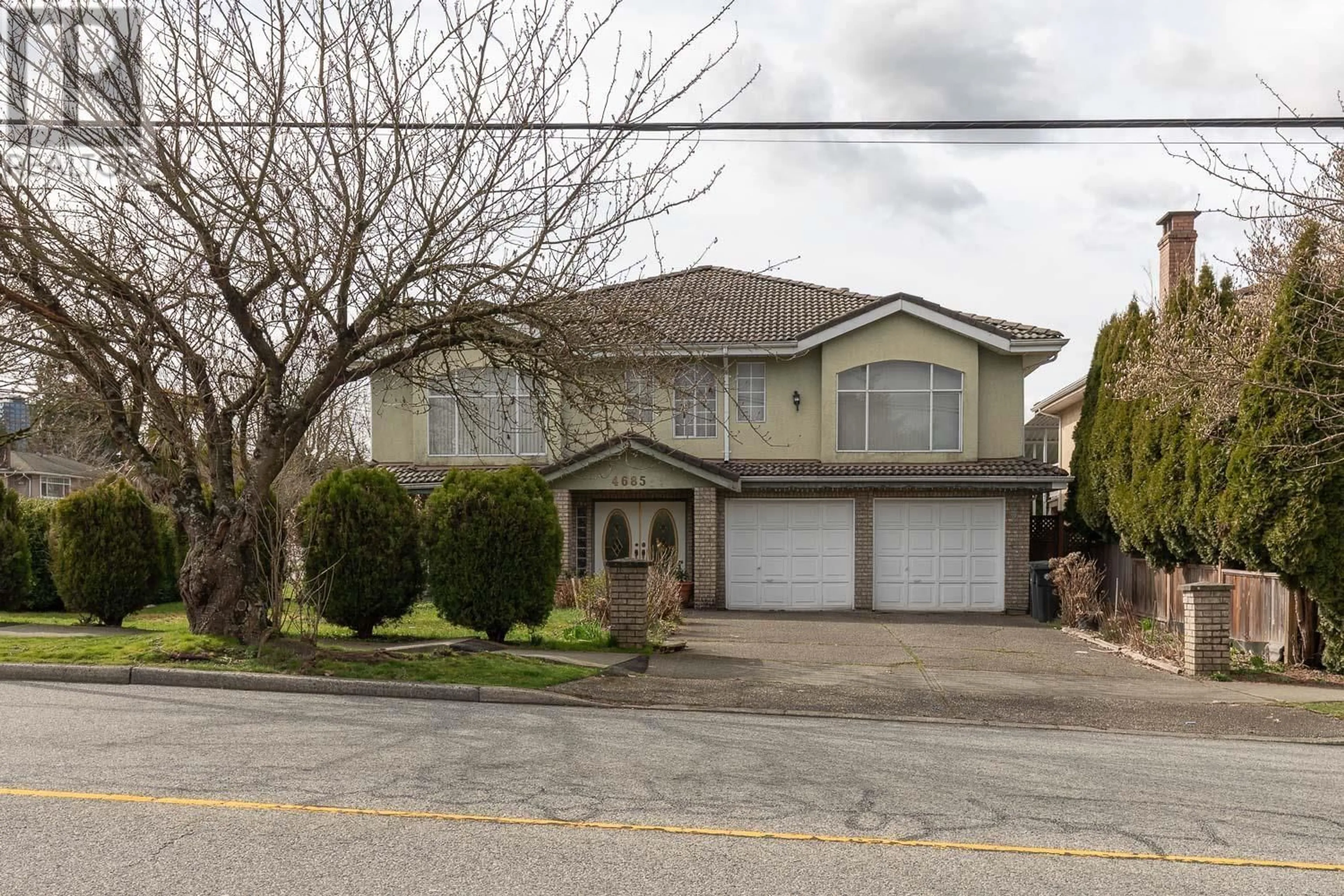 Home with vinyl exterior material, street for 4685 SMITH AVENUE, Burnaby British Columbia V5G2V9