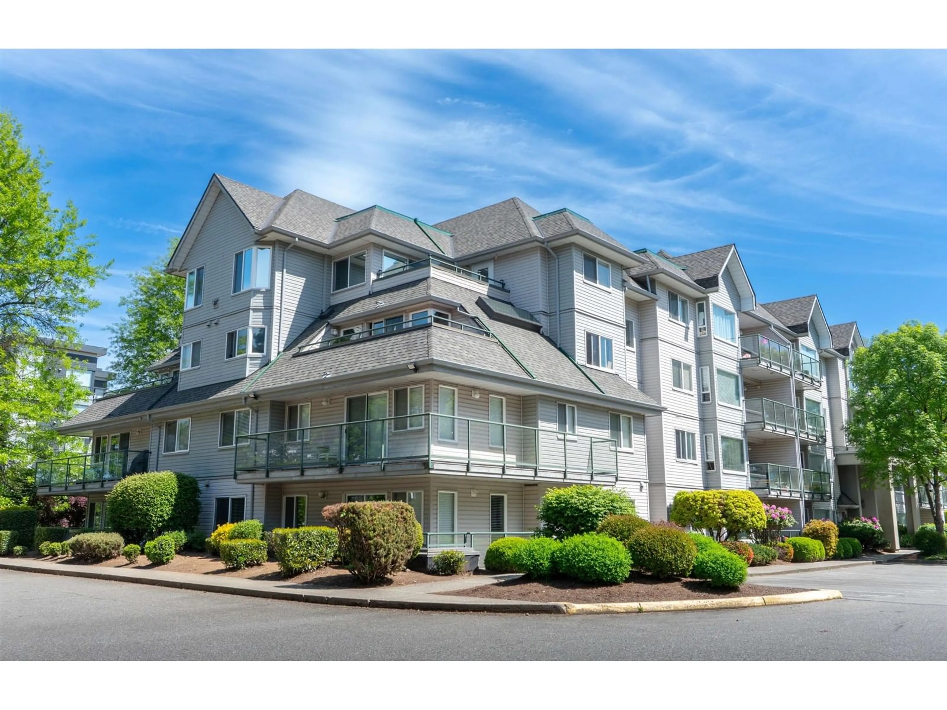 Home with vinyl exterior material, mountain view for 103 - 33688 KING, Abbotsford British Columbia V2S7P9