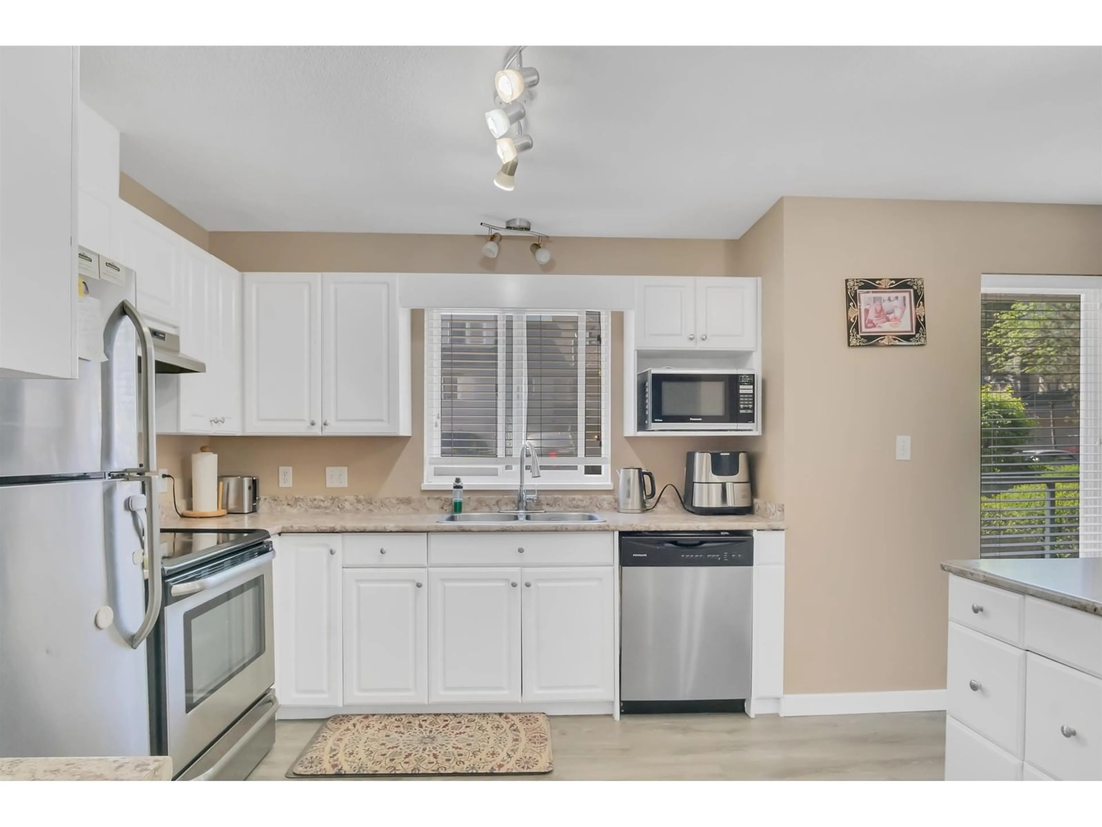 Standard kitchen, unknown for 103 - 33688 KING, Abbotsford British Columbia V2S7P9