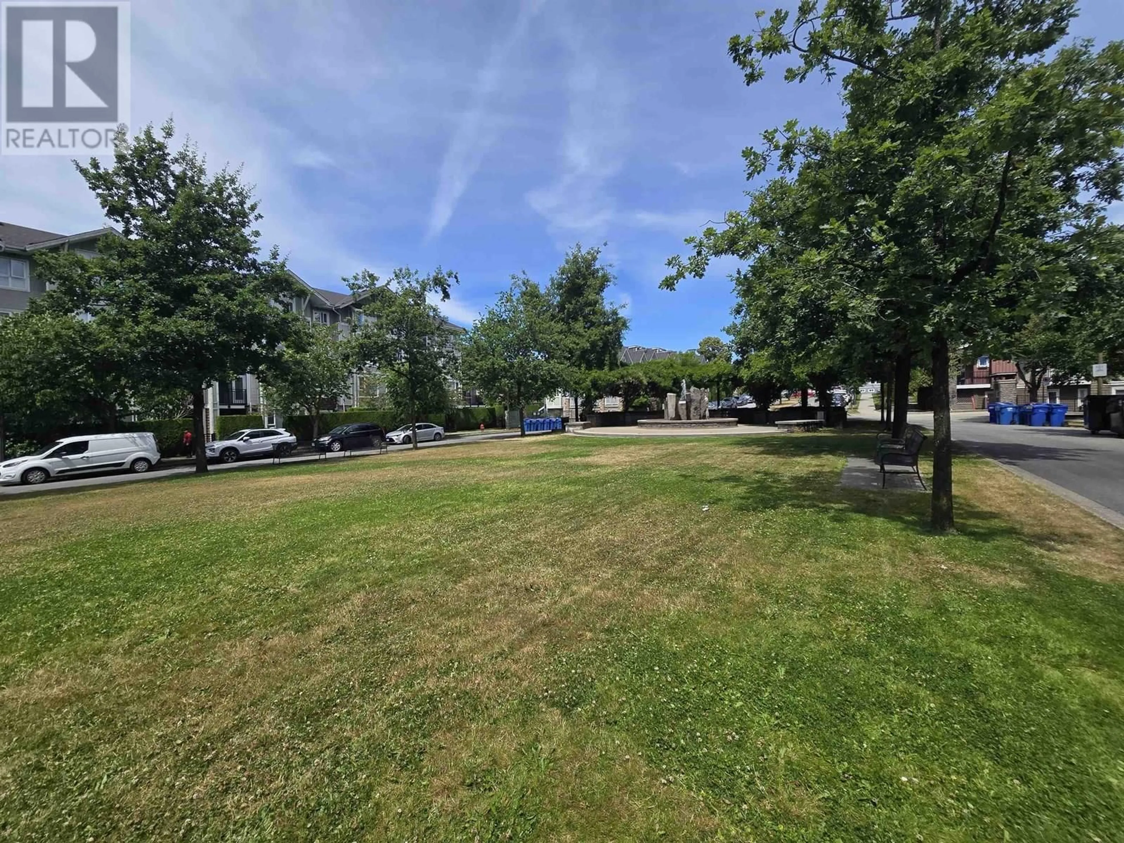 A pic from outside/outdoor area/front of a property/back of a property/a pic from drone, street for 212 - 7088 MONT ROYAL SQUARE, Vancouver British Columbia V5S4X7