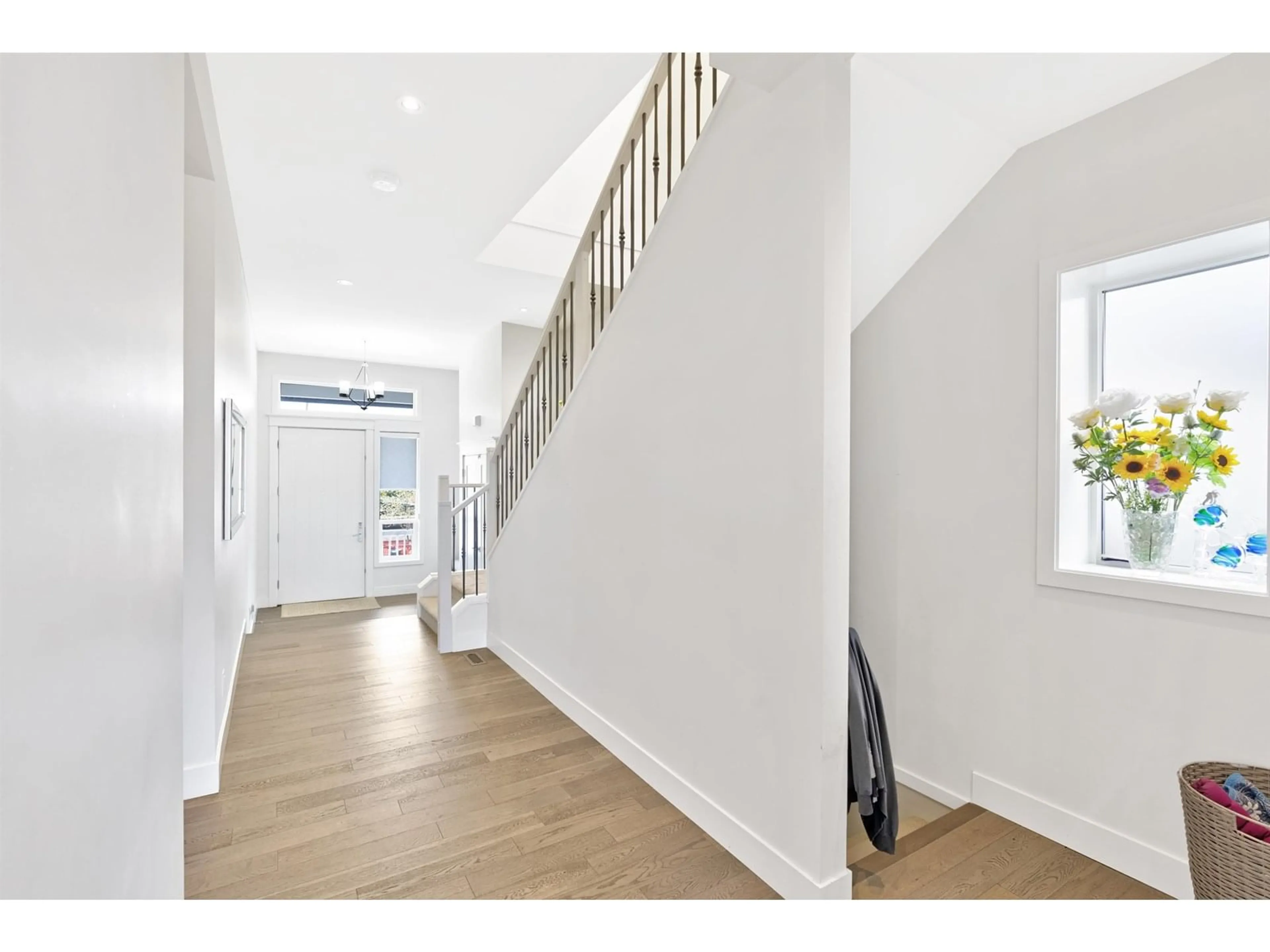 Indoor entryway for 16663 103, Surrey British Columbia V4N1Y8