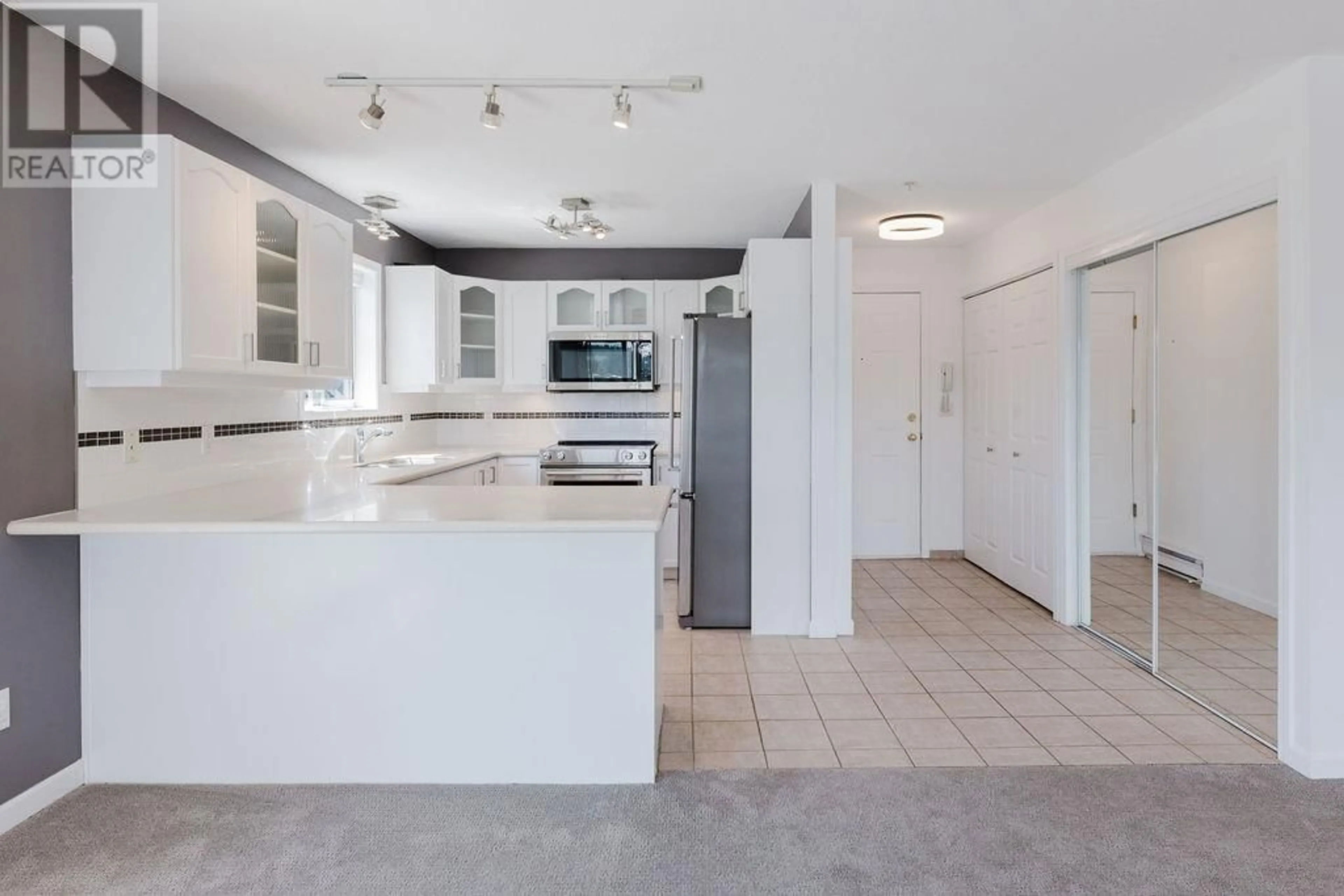 Open concept kitchen, ceramic/tile floor for 6 - 291 PERIWINKLE LANE, Gibsons British Columbia V0N1V0