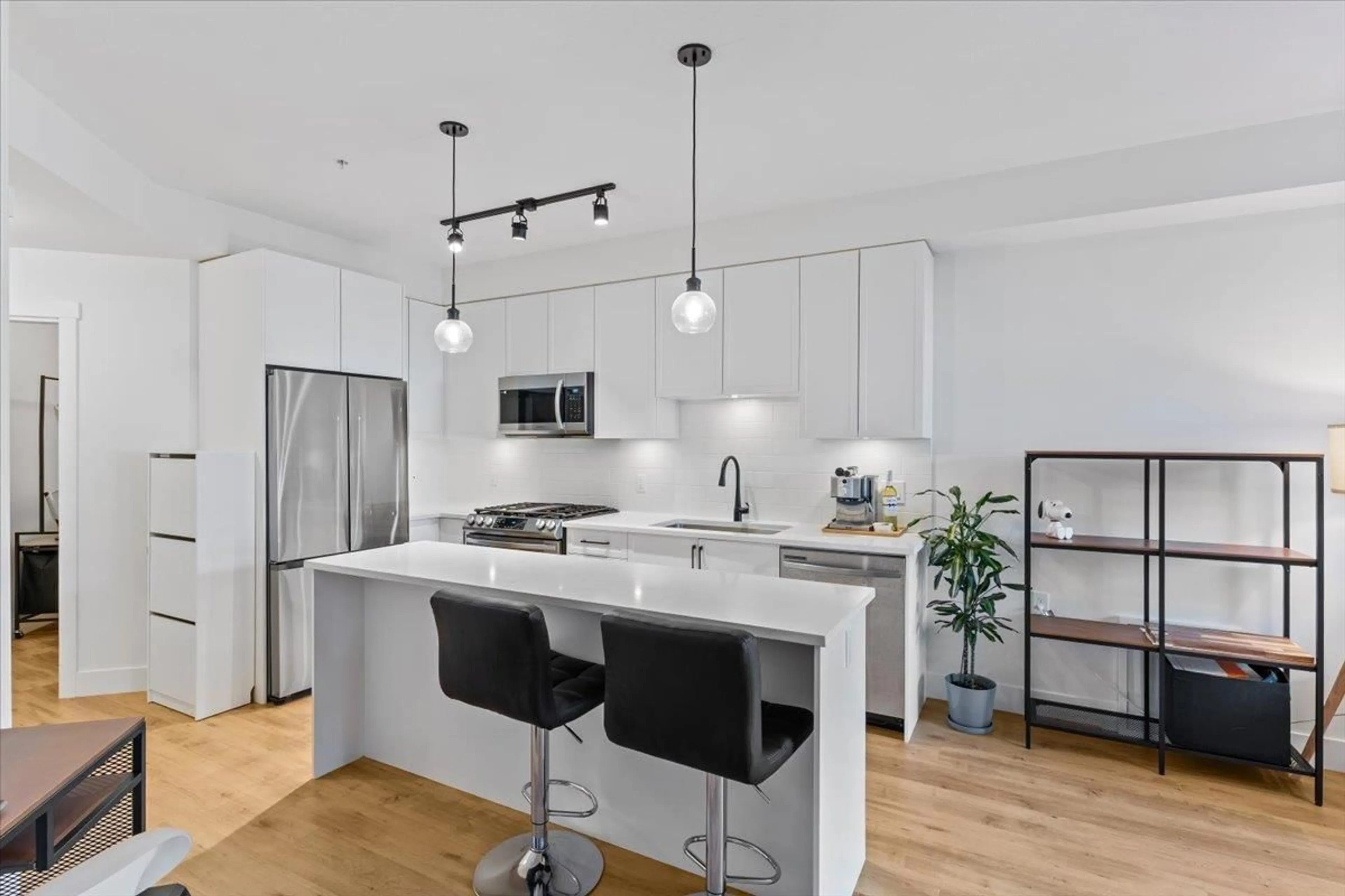 Contemporary kitchen, unknown for 204 - 19935 75A, Langley British Columbia V2Y4L6