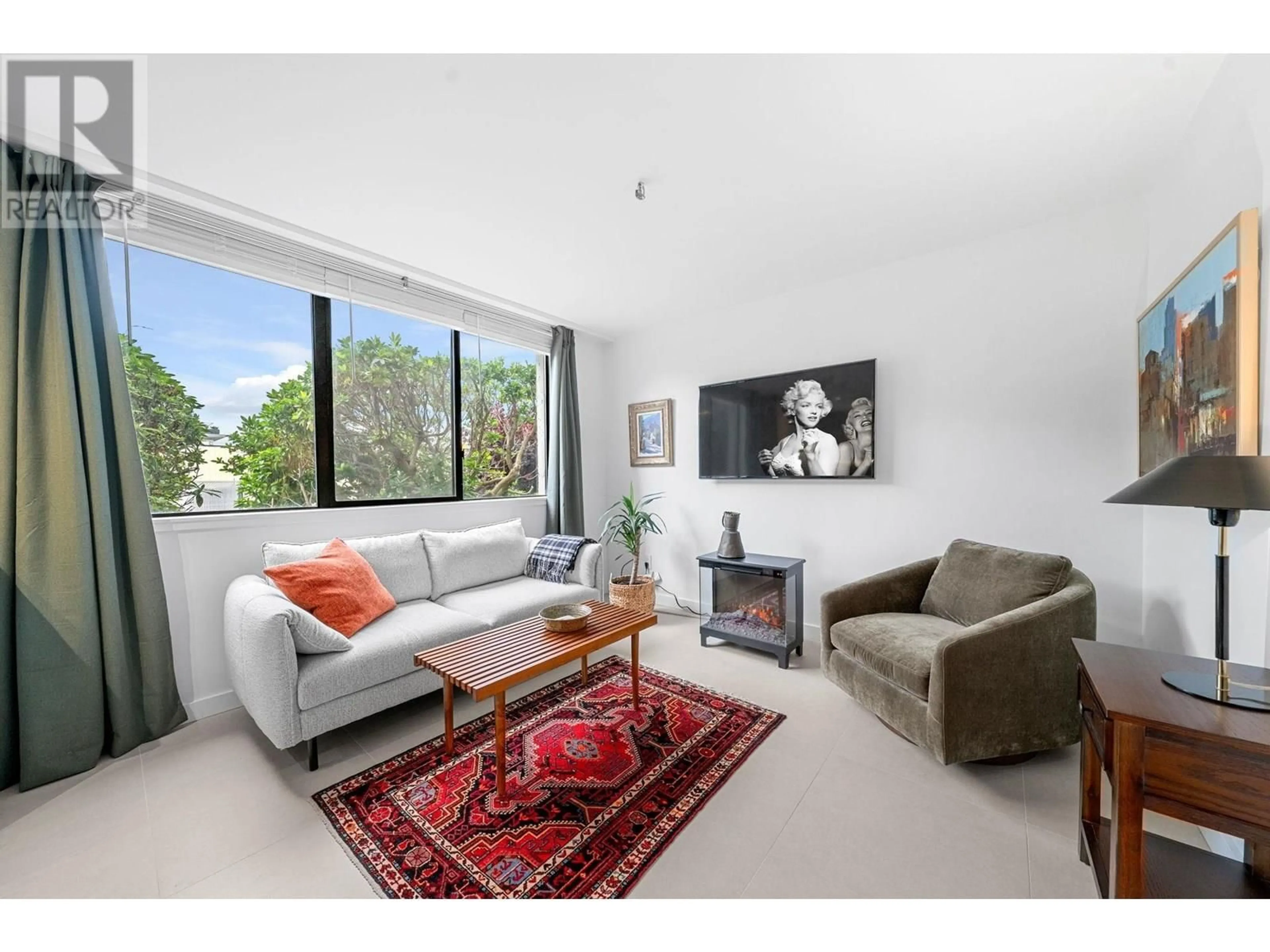 Living room with furniture, unknown for 101A - 460 14TH STREET, West Vancouver British Columbia V7T2W1