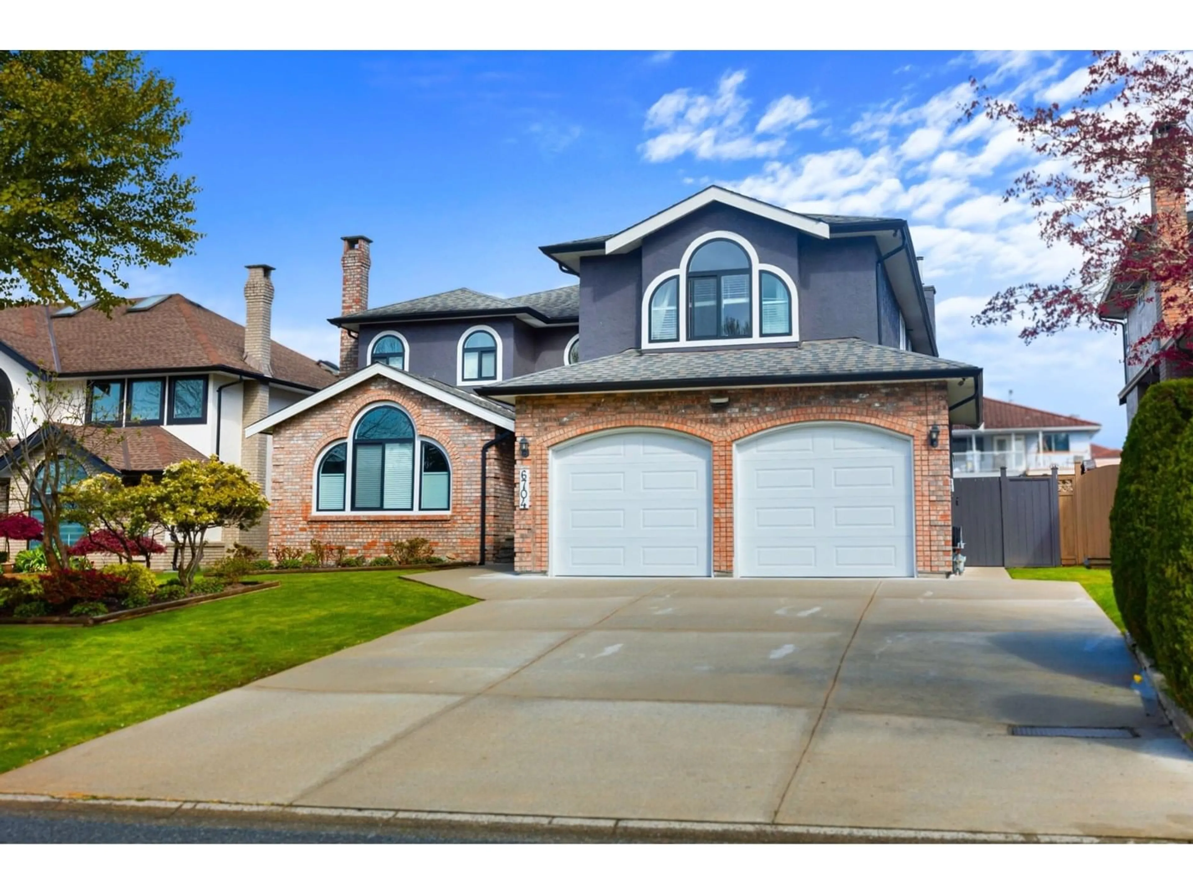 Home with vinyl exterior material, street for 6704 123A, Surrey British Columbia V3W0Z1