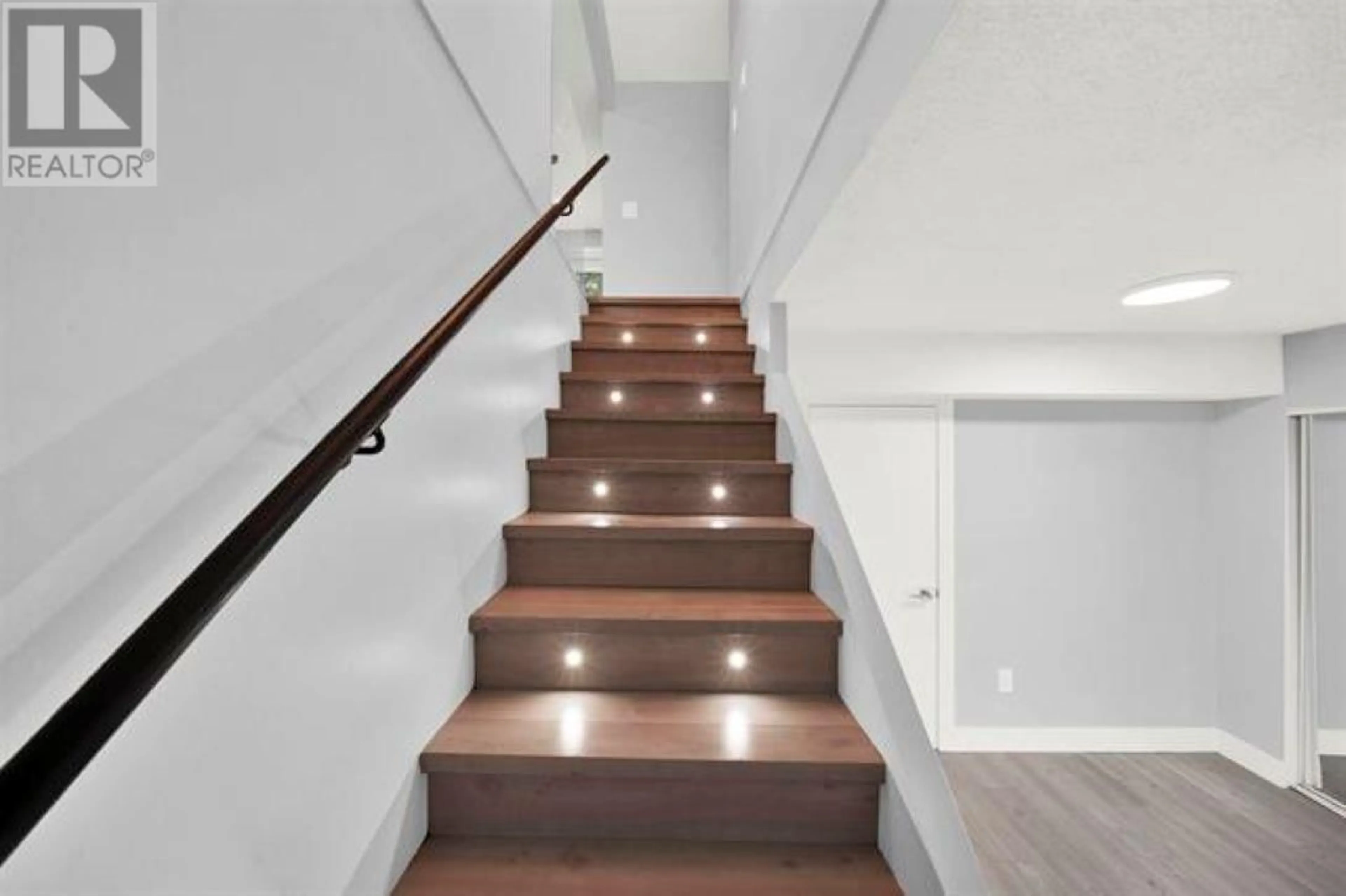 Stairs for 1752 55 STREET, Tsawwassen British Columbia V4M3K8