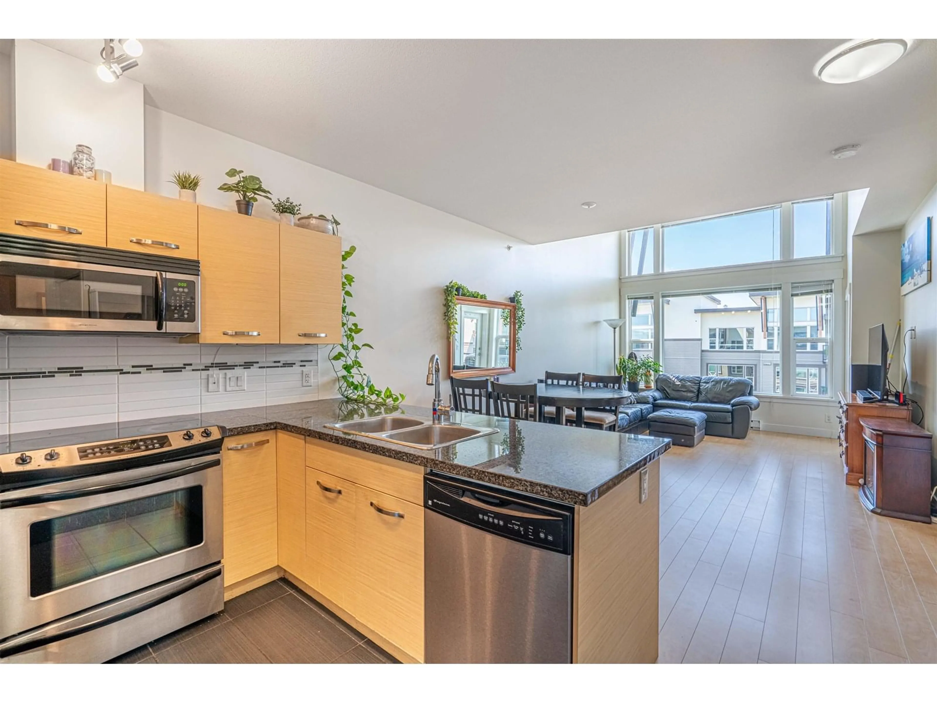 Open concept kitchen, unknown for 416 - 33538 MARSHALL, Abbotsford British Columbia V2S0C7