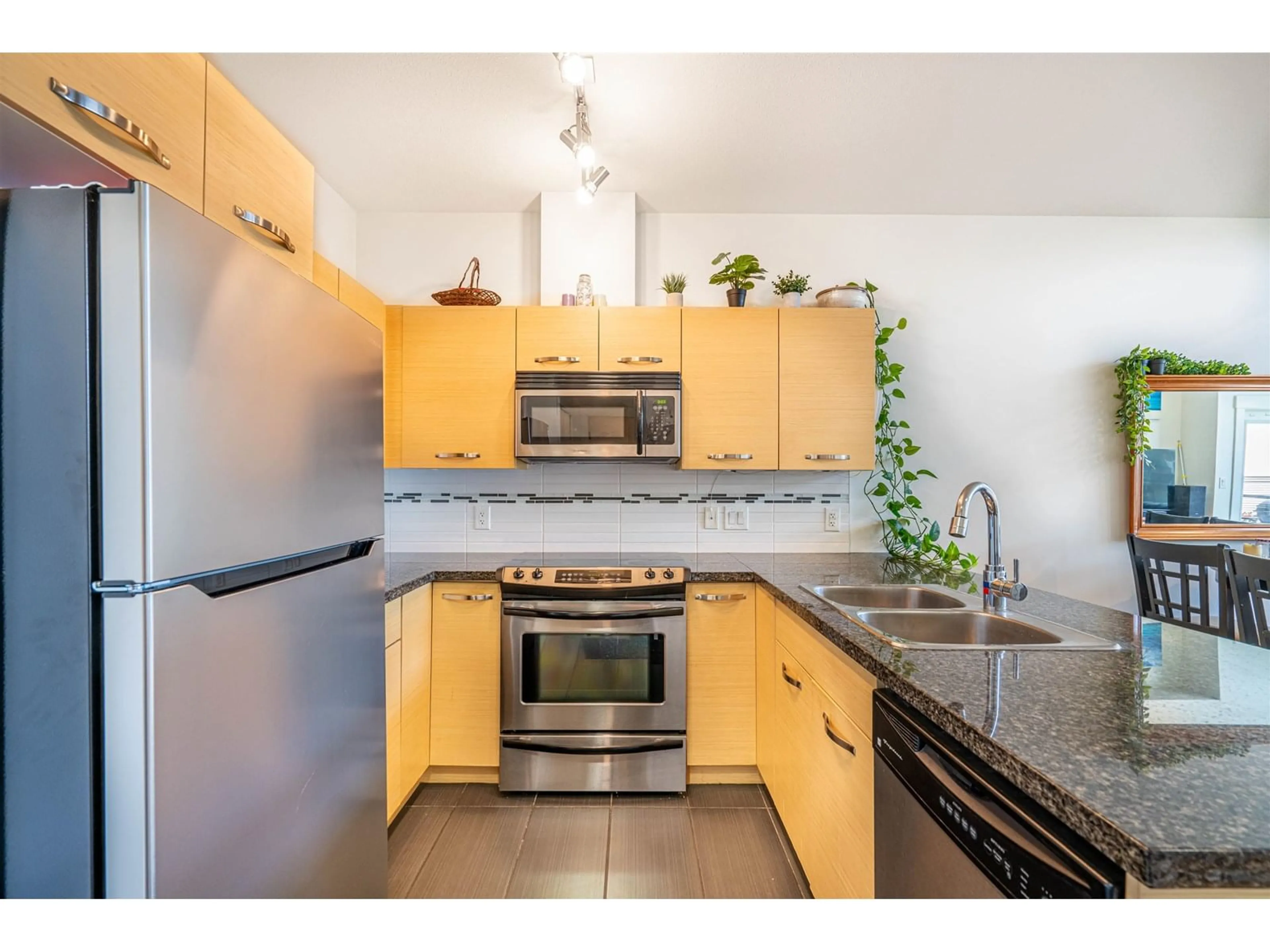 Standard kitchen, unknown for 416 - 33538 MARSHALL, Abbotsford British Columbia V2S0C7