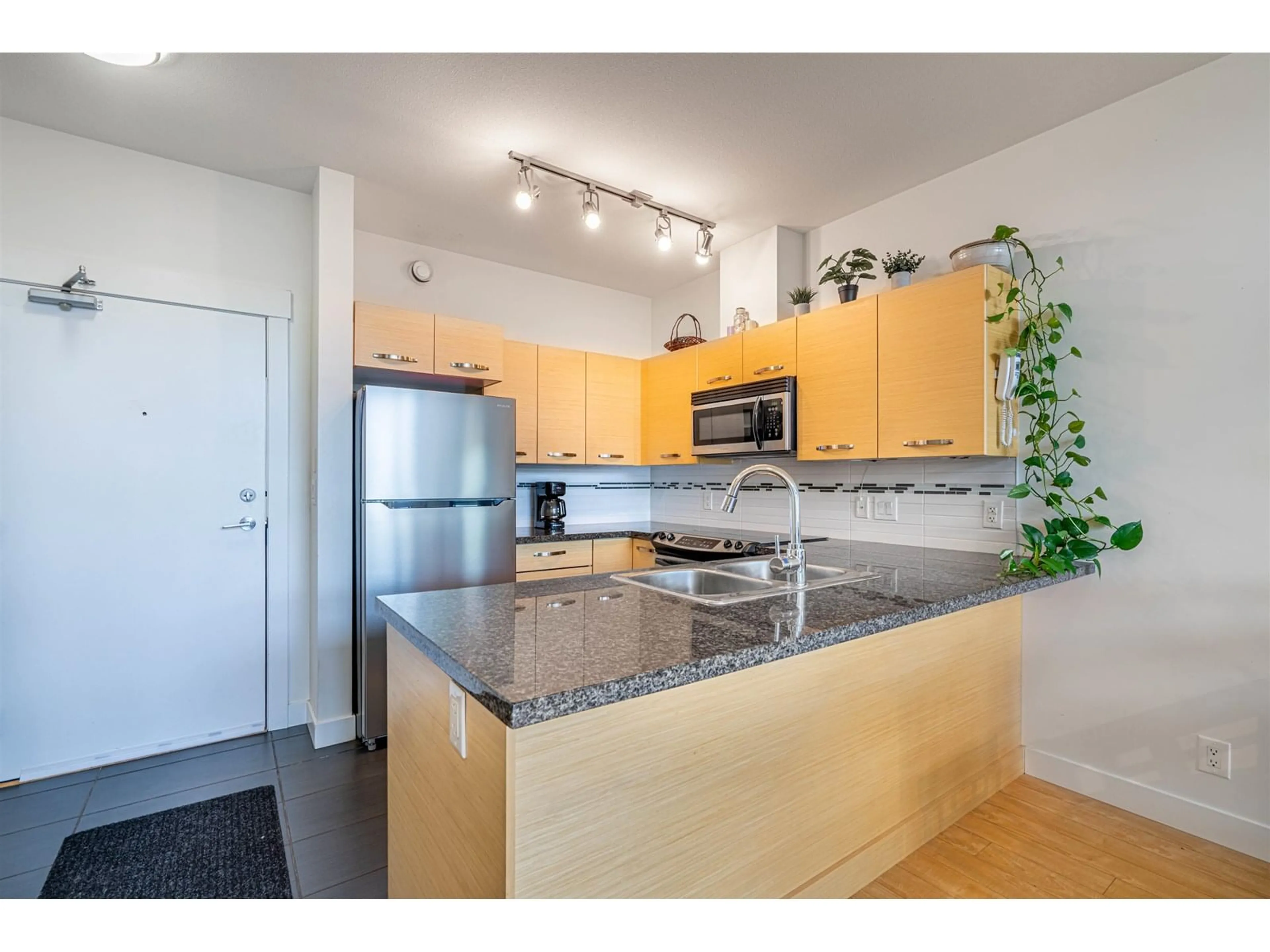 Standard kitchen, unknown for 416 - 33538 MARSHALL, Abbotsford British Columbia V2S0C7