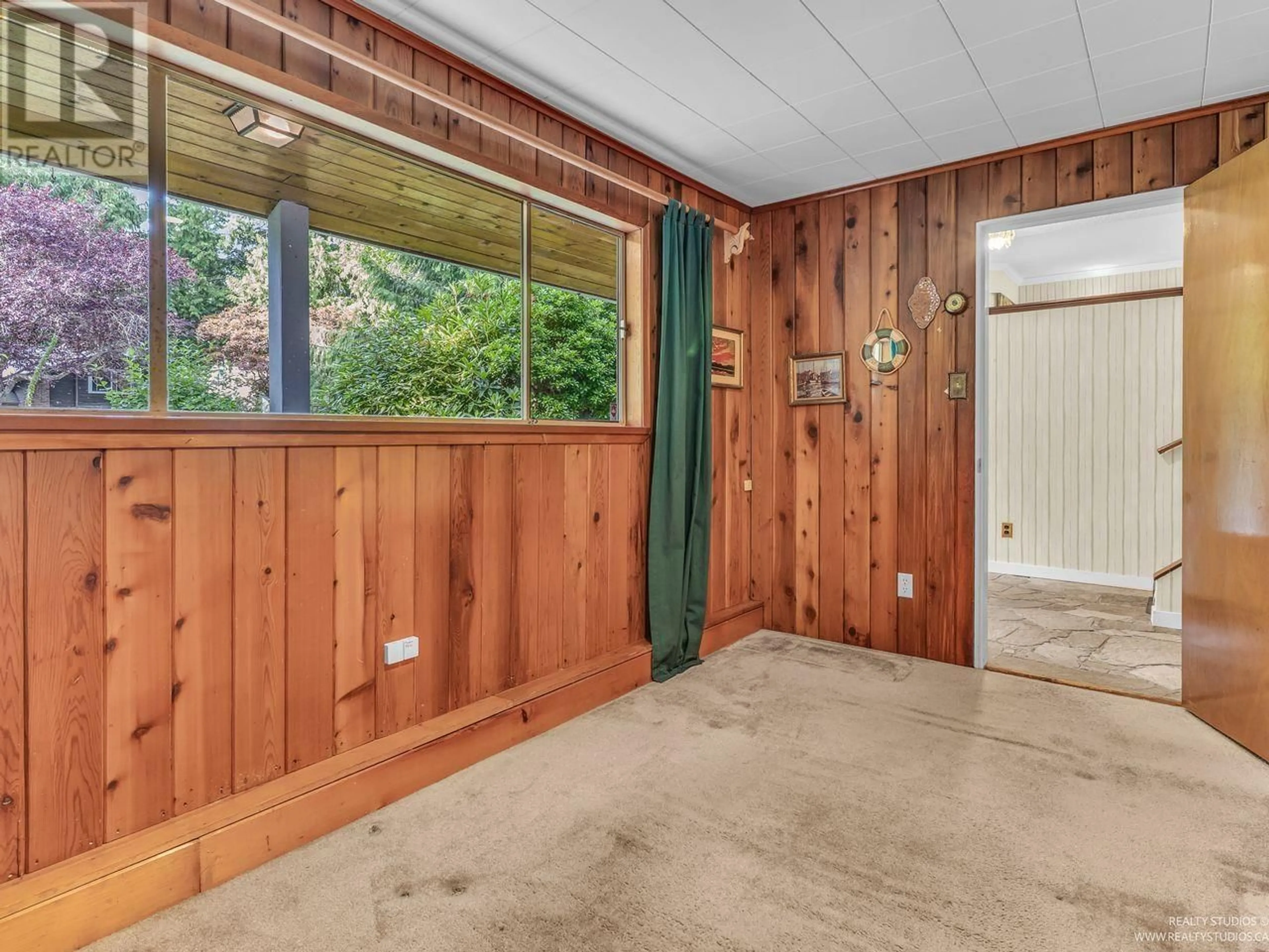 Indoor entryway for 5450 8B AVENUE, Delta British Columbia V4M1V6