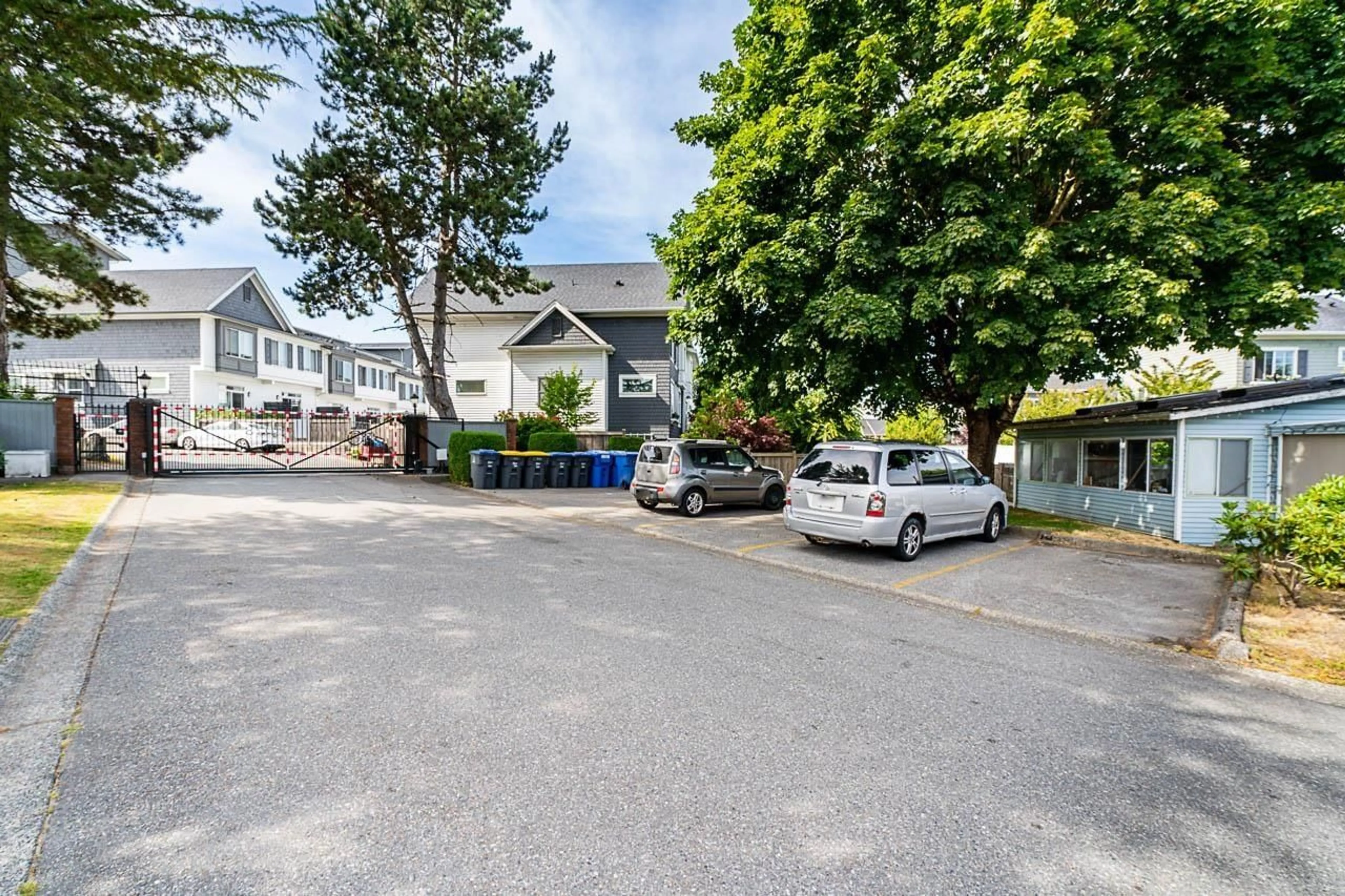 Unknown for 1 - 8078 KING GEORGE, Surrey British Columbia V3W5B5