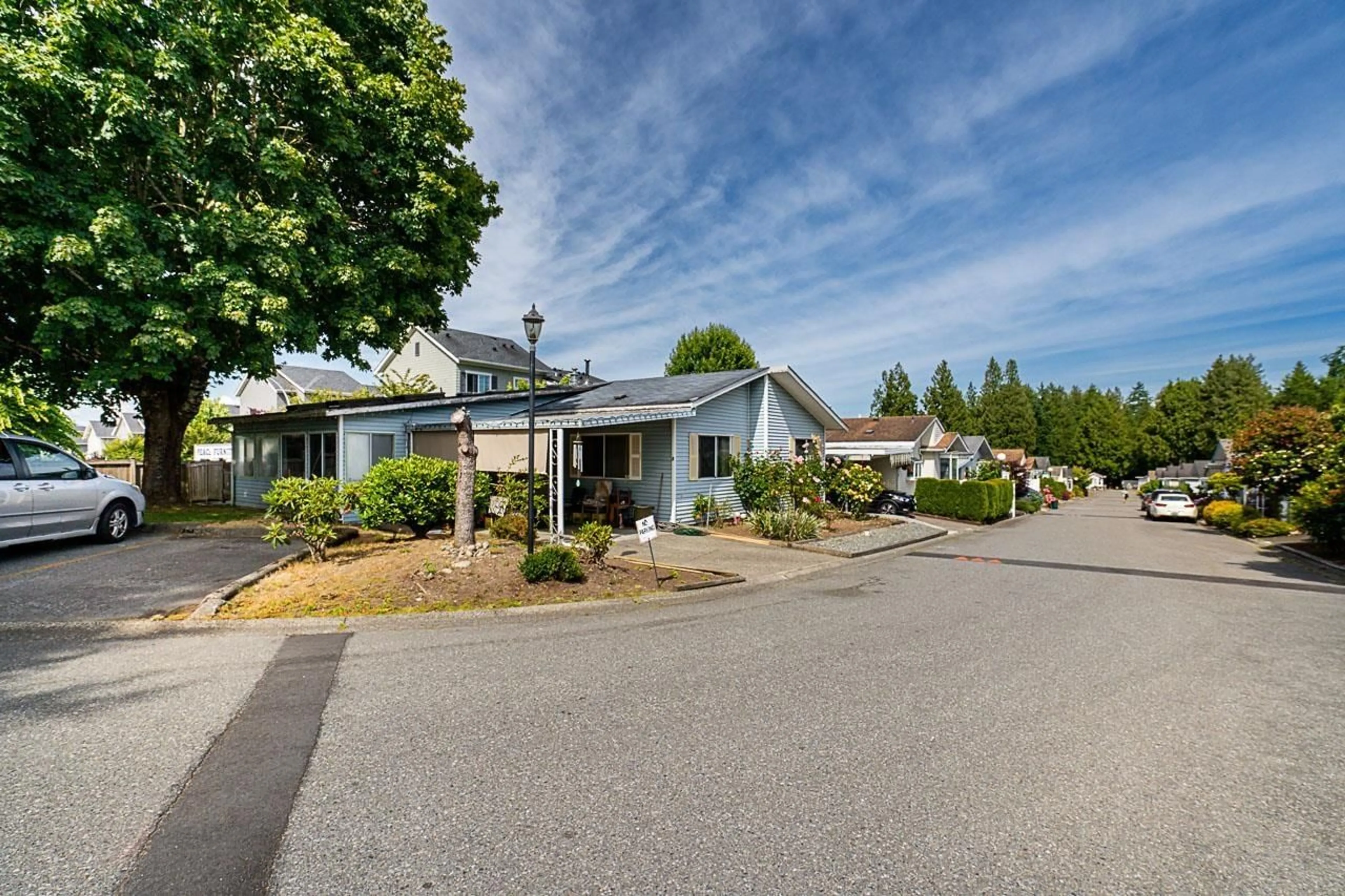 Unknown for 1 - 8078 KING GEORGE, Surrey British Columbia V3W5B5