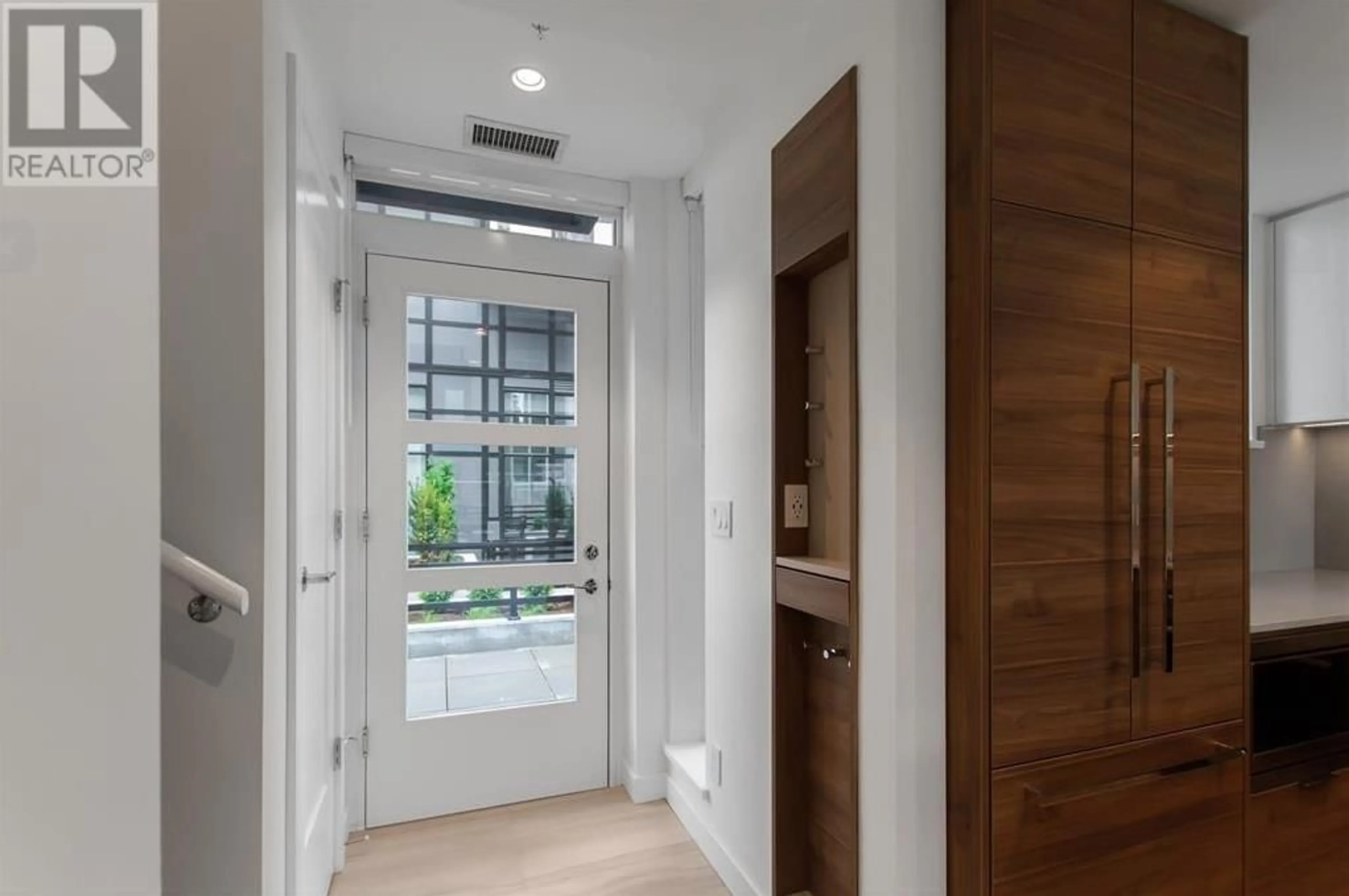 Indoor entryway for 410 - 1045 AUSTIN AVENUE, Coquitlam British Columbia V3K0G9