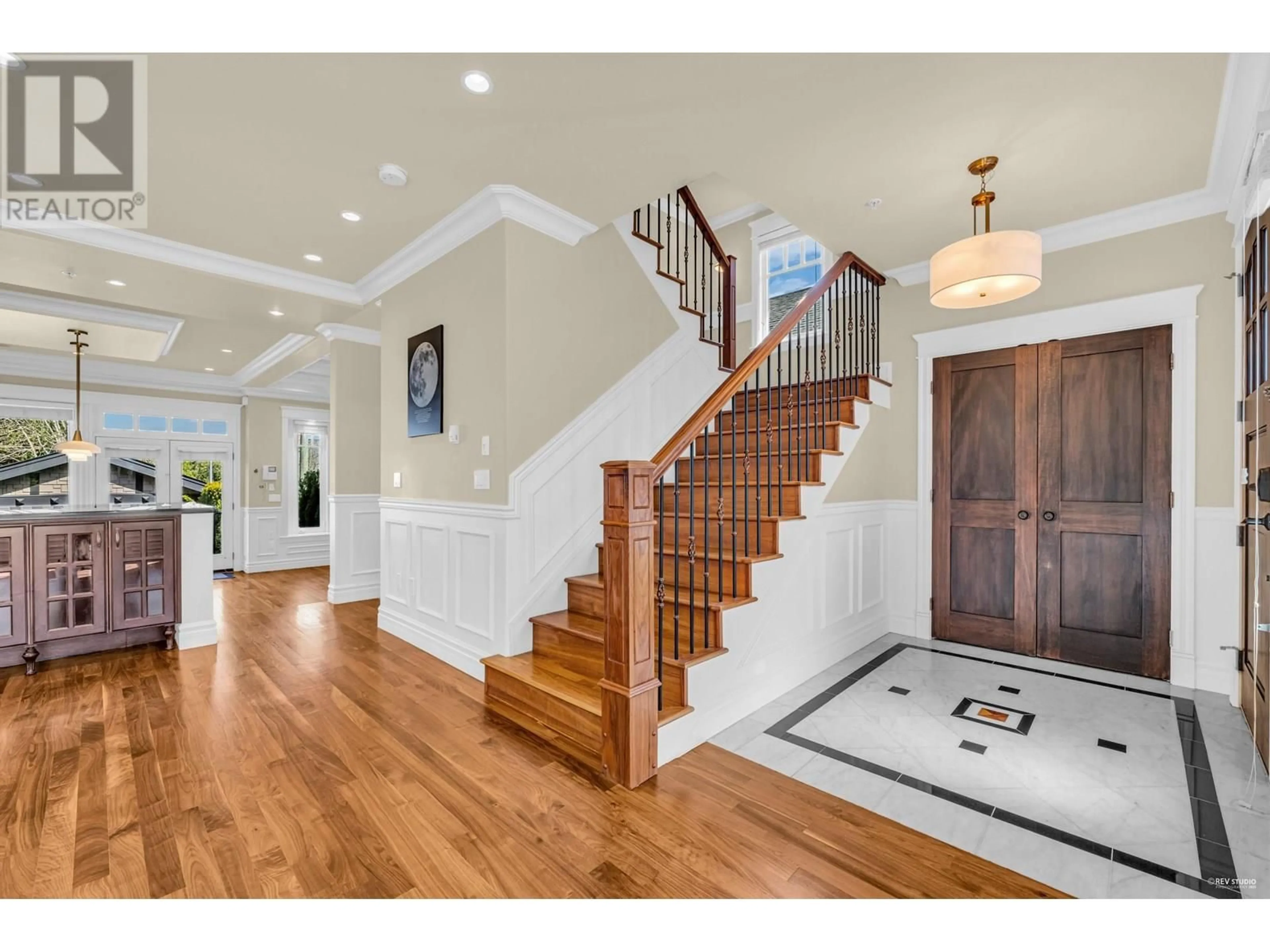 Indoor entryway for 4541 W 5TH AVENUE, Vancouver British Columbia V6R1S6